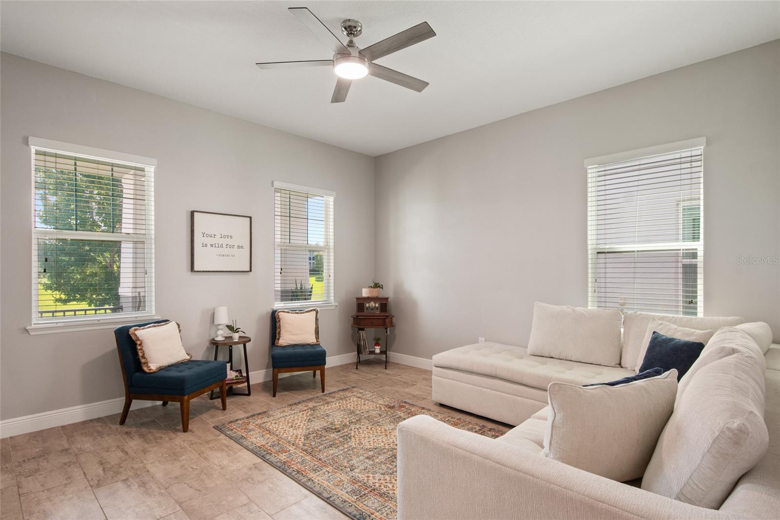 2241 WHITE FEATHER LOOP