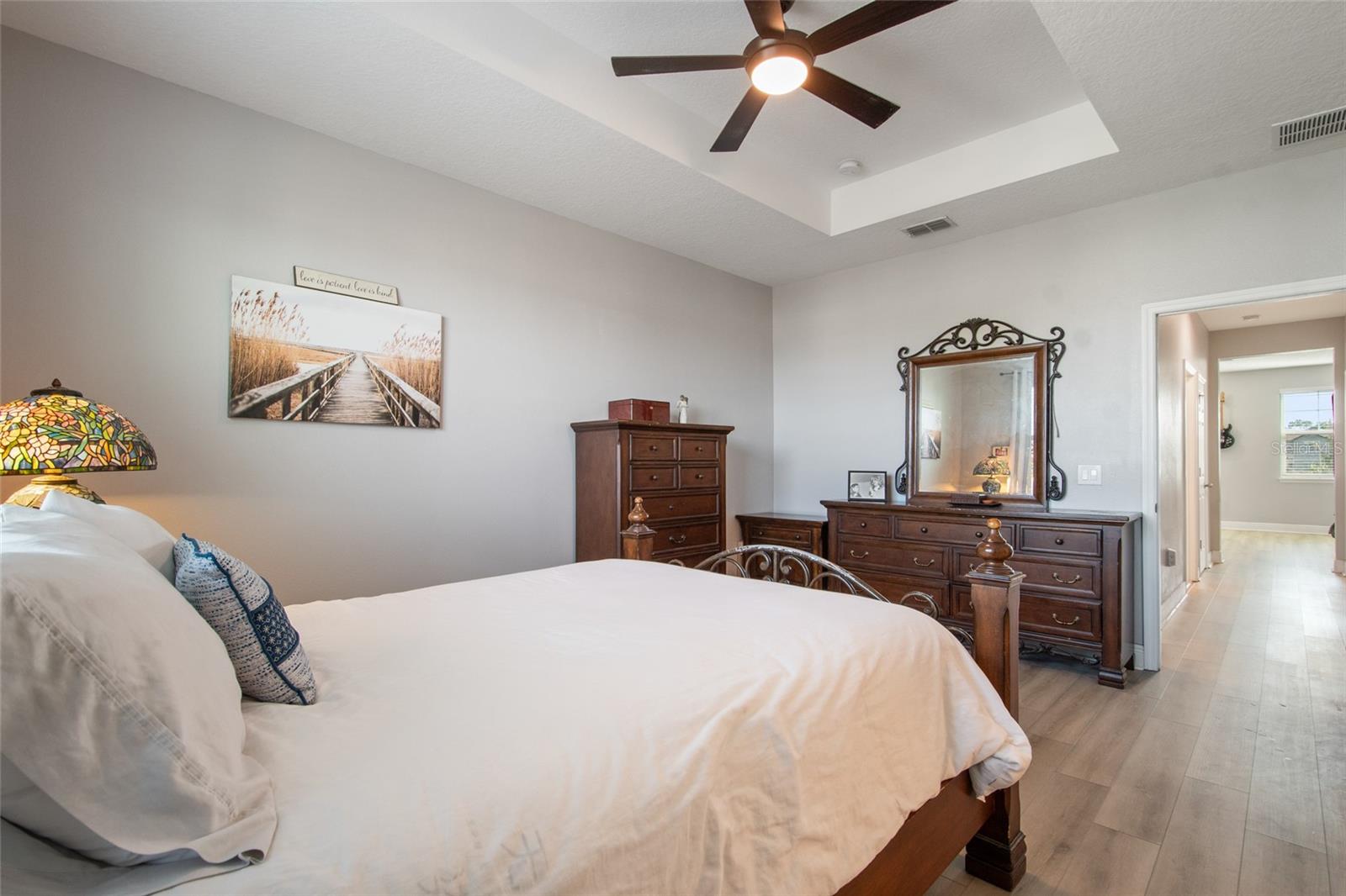 2241 WHITE FEATHER LOOP