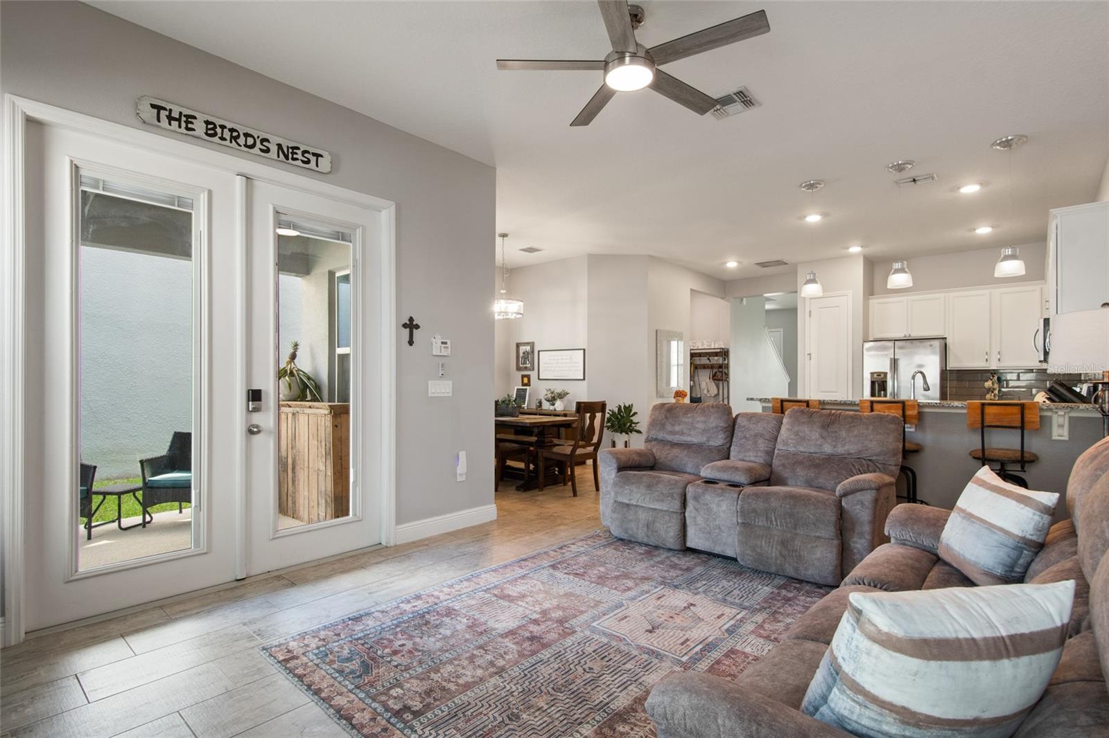 2241 WHITE FEATHER LOOP
