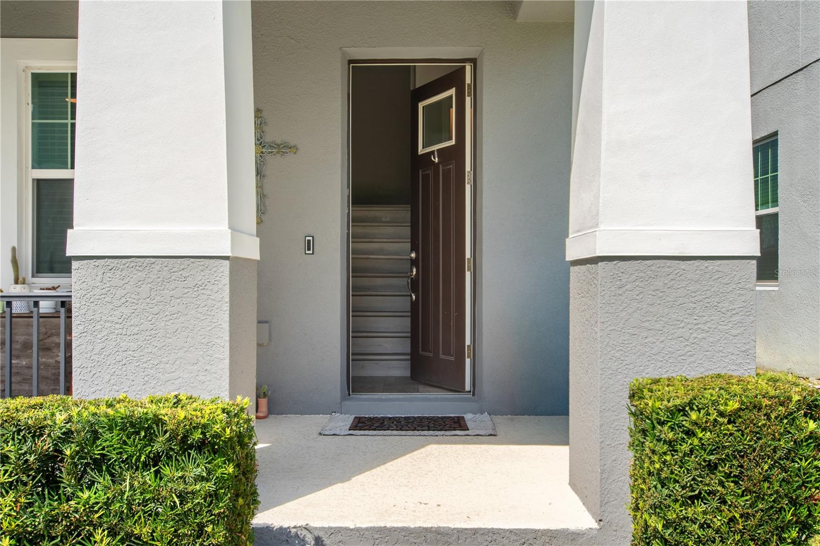 2241 WHITE FEATHER LOOP
