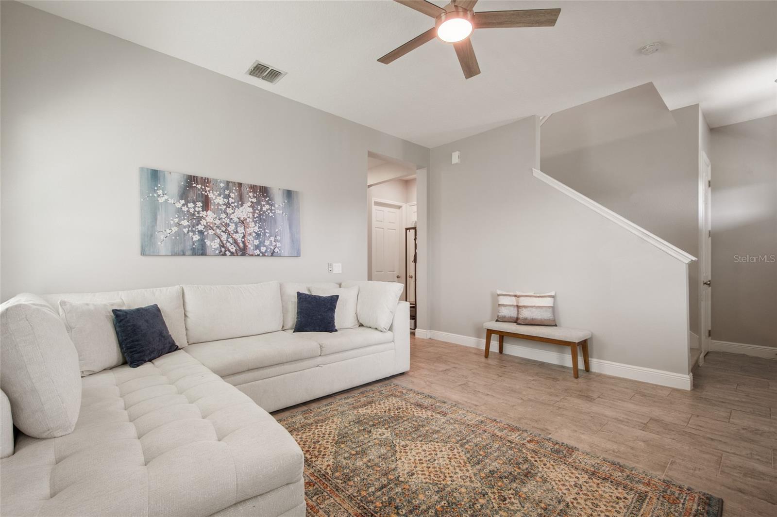 2241 WHITE FEATHER LOOP