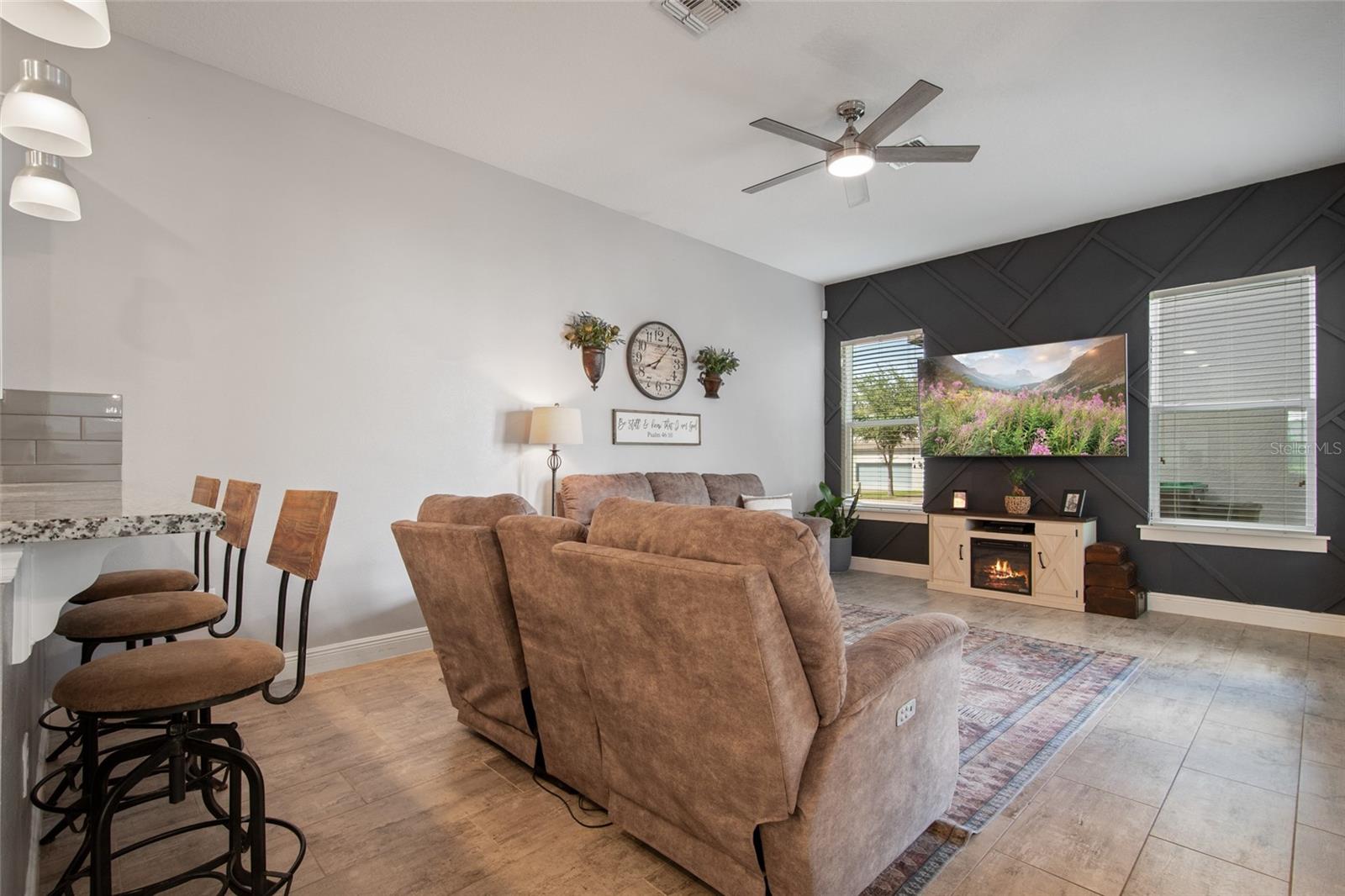 2241 WHITE FEATHER LOOP