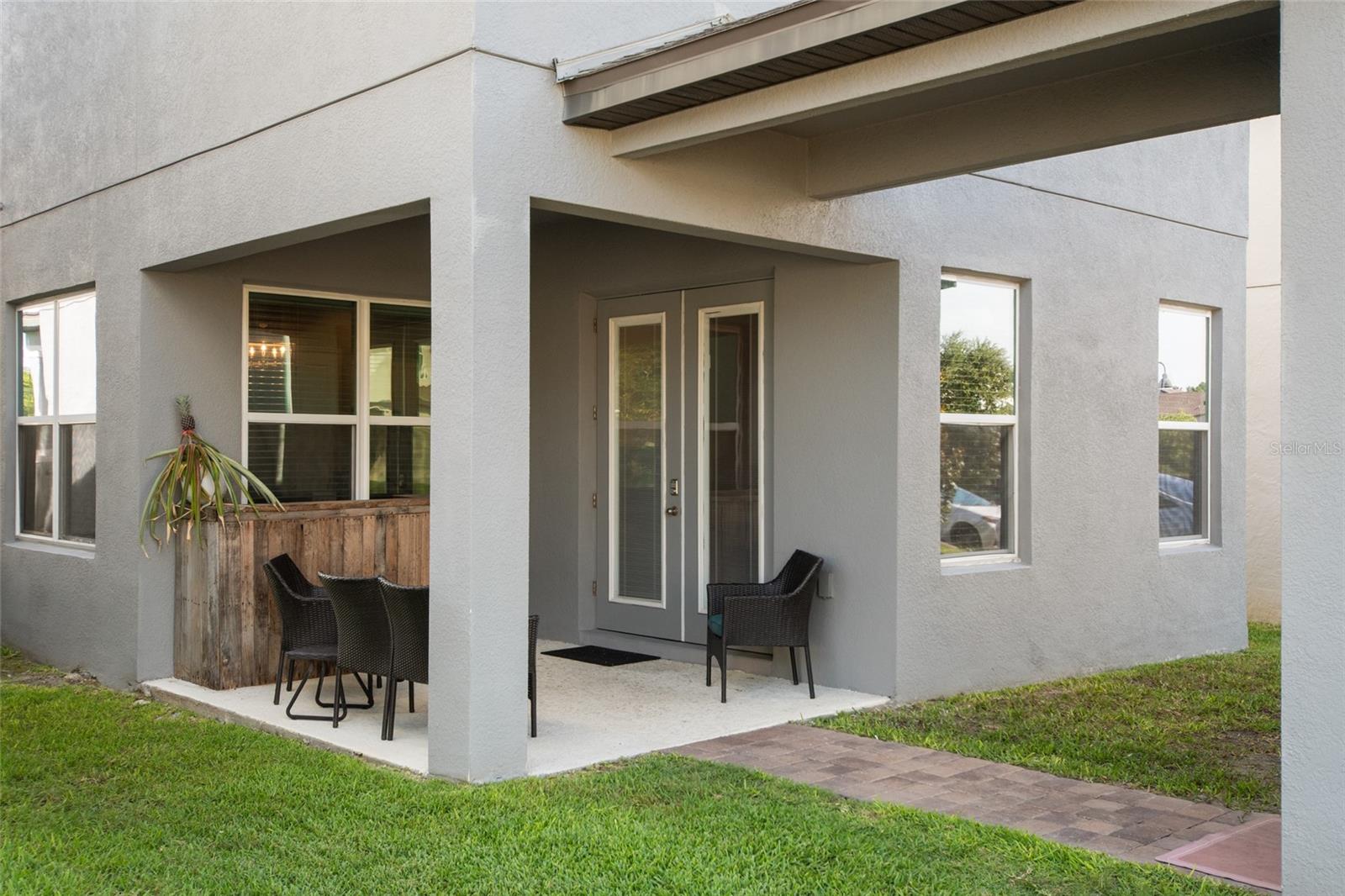 2241 WHITE FEATHER LOOP
