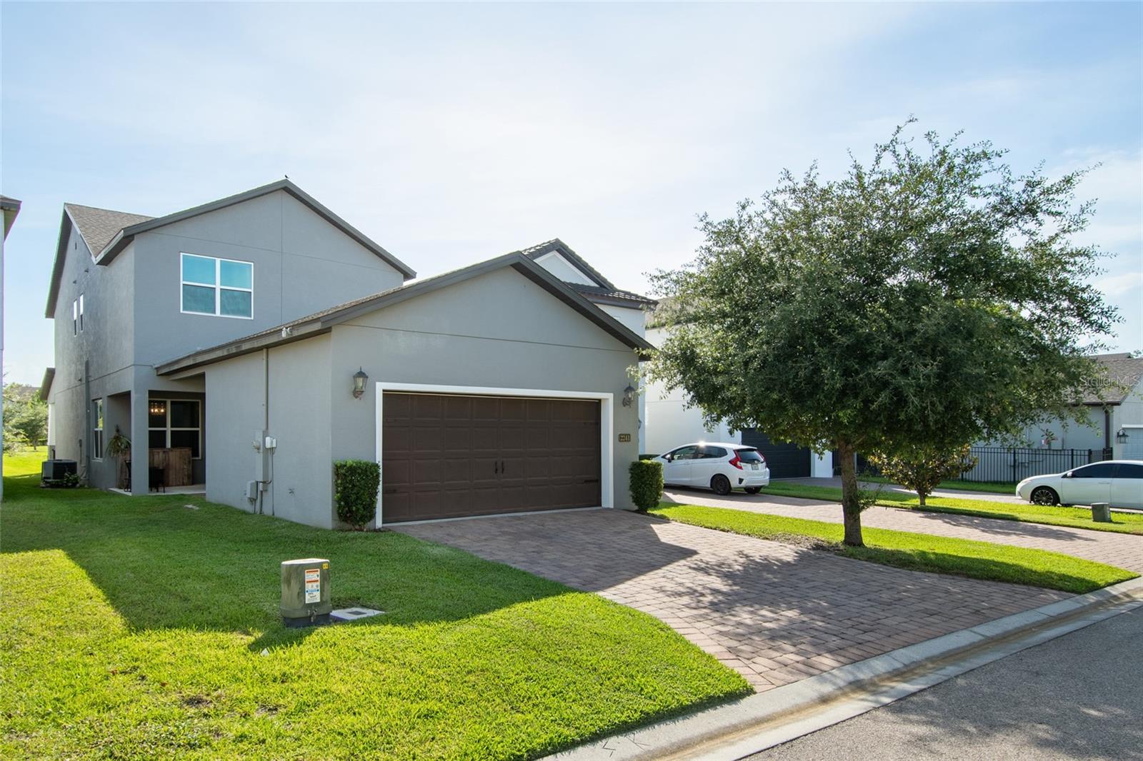 2241 WHITE FEATHER LOOP