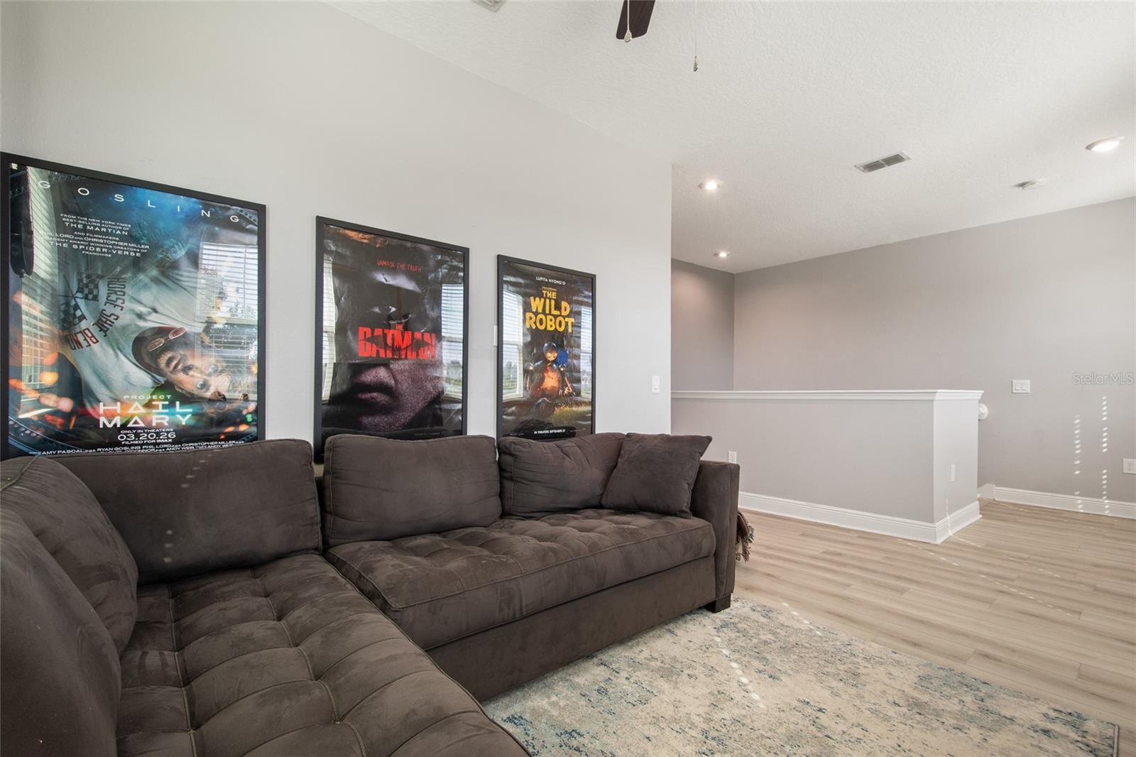 2241 WHITE FEATHER LOOP