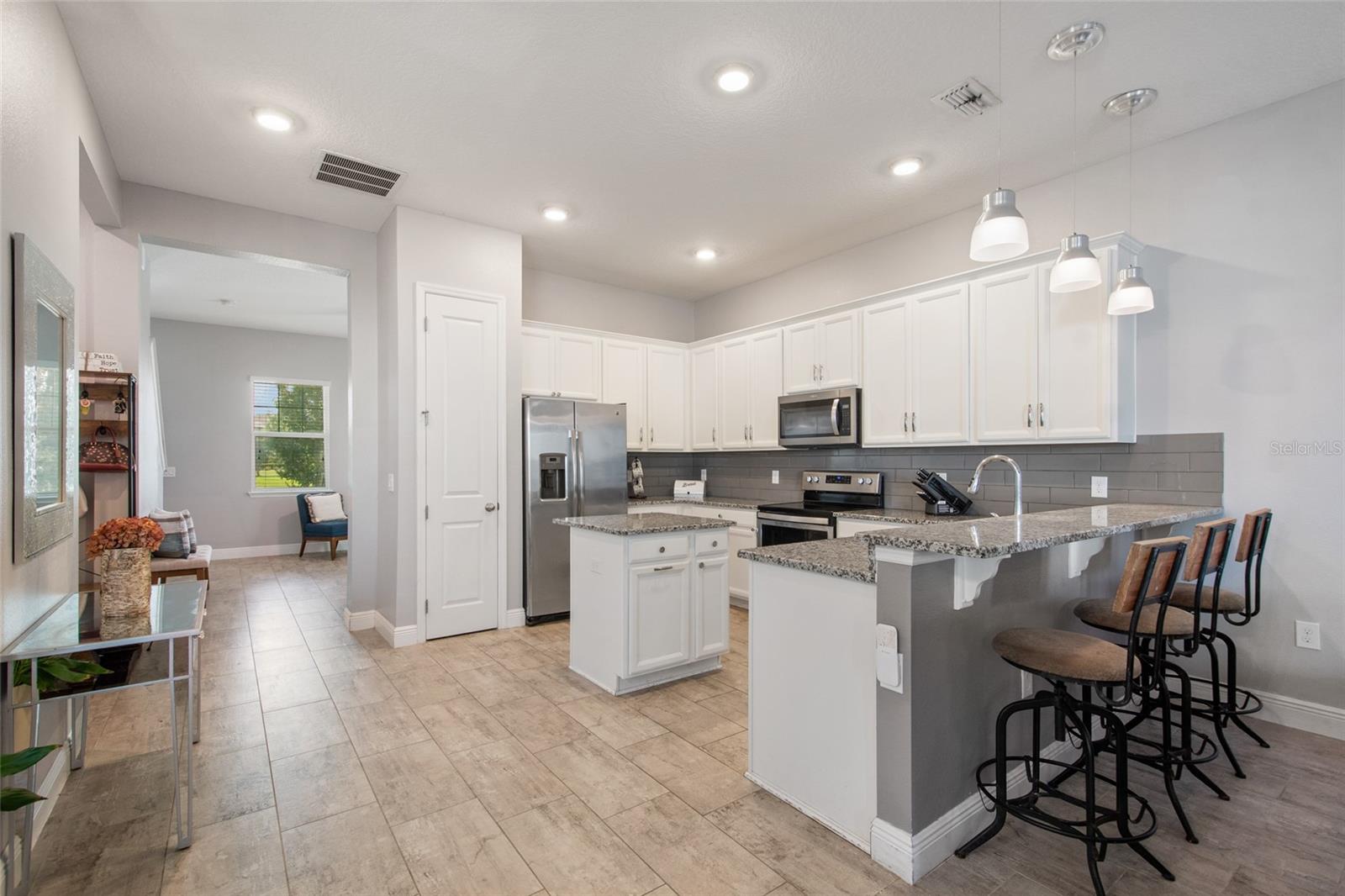 2241 WHITE FEATHER LOOP