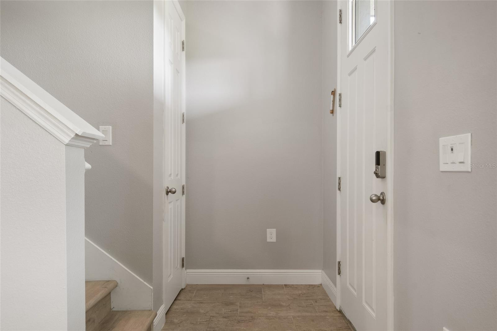 2241 WHITE FEATHER LOOP