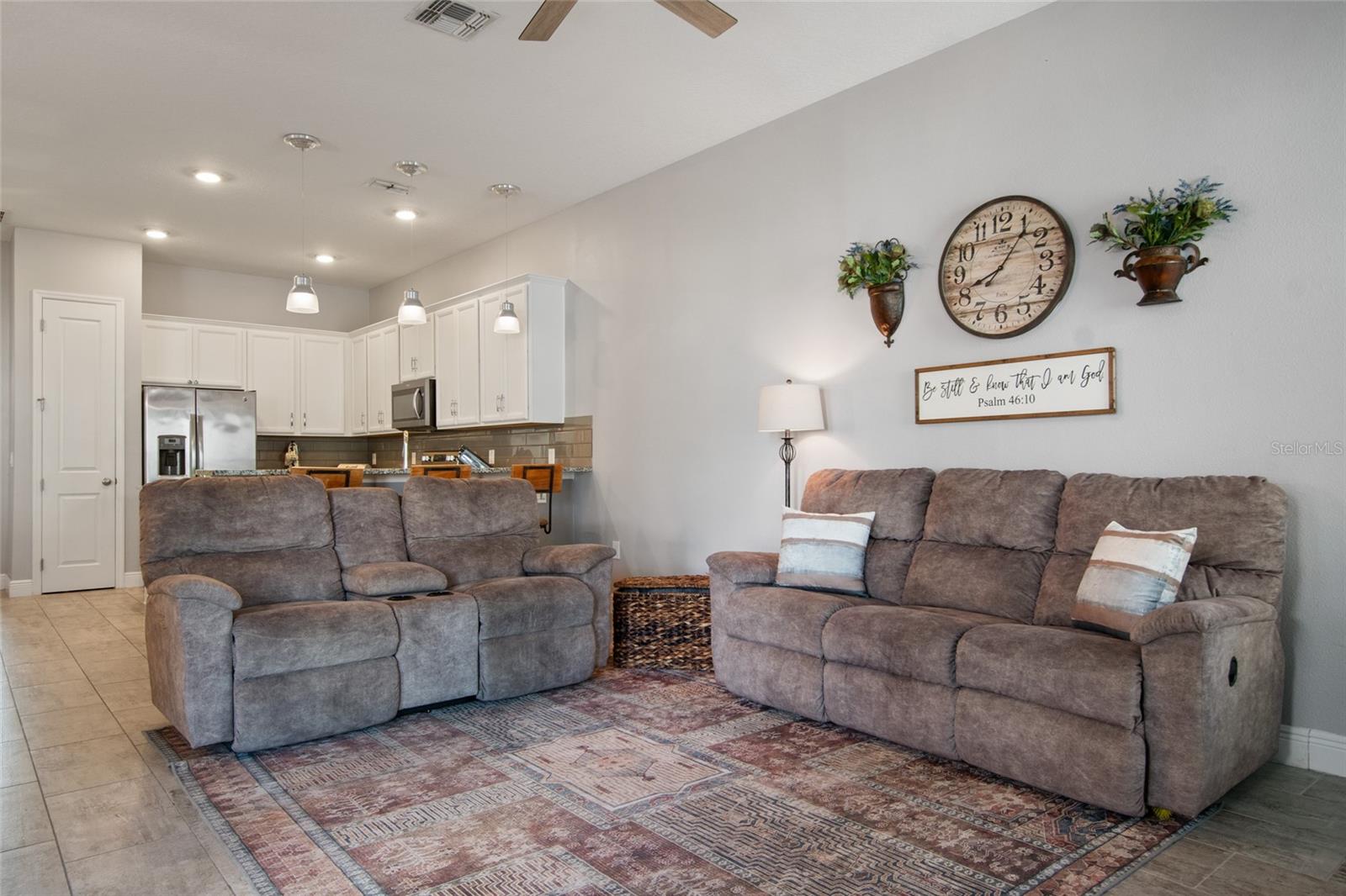 2241 WHITE FEATHER LOOP