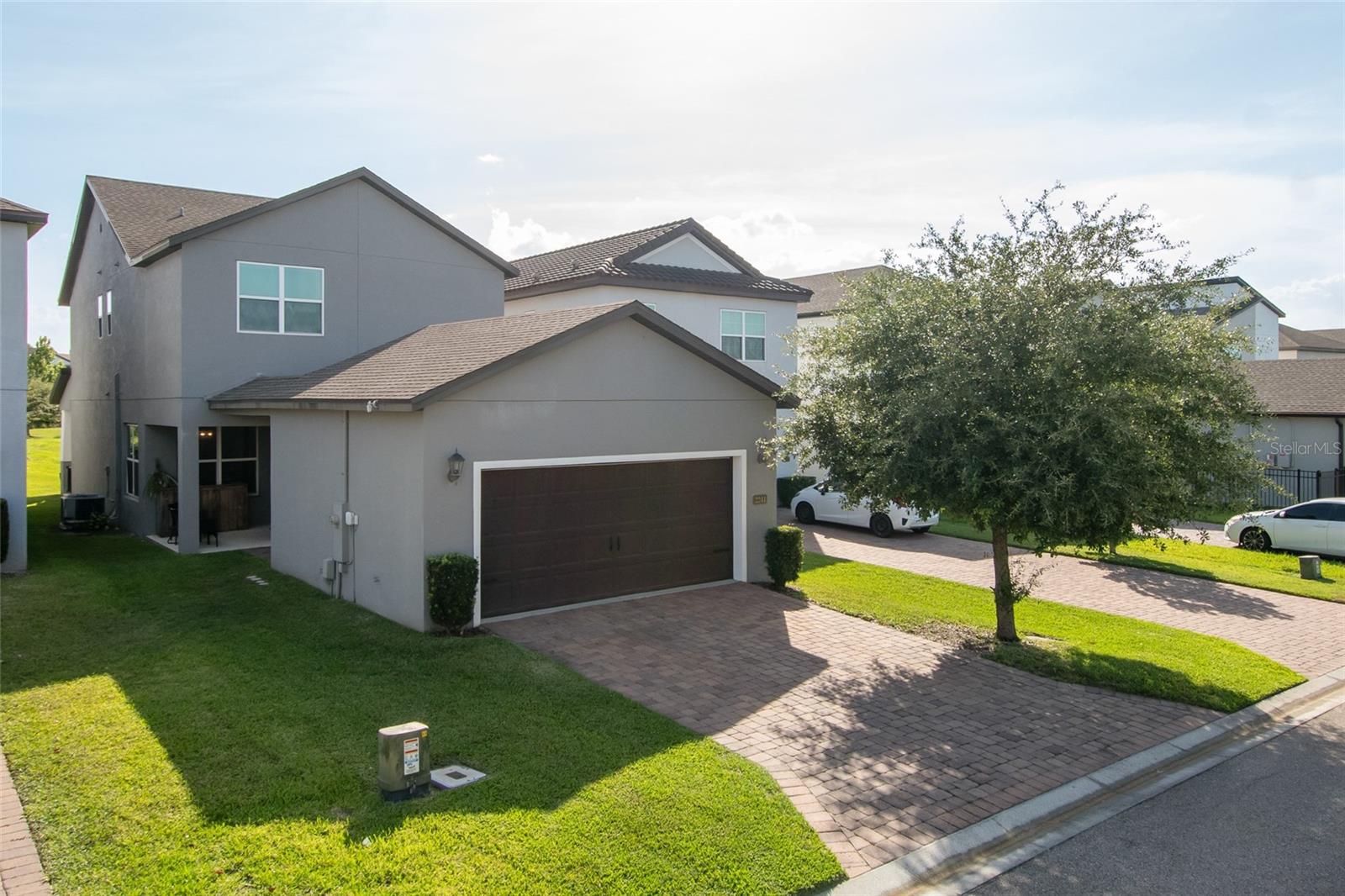 2241 WHITE FEATHER LOOP