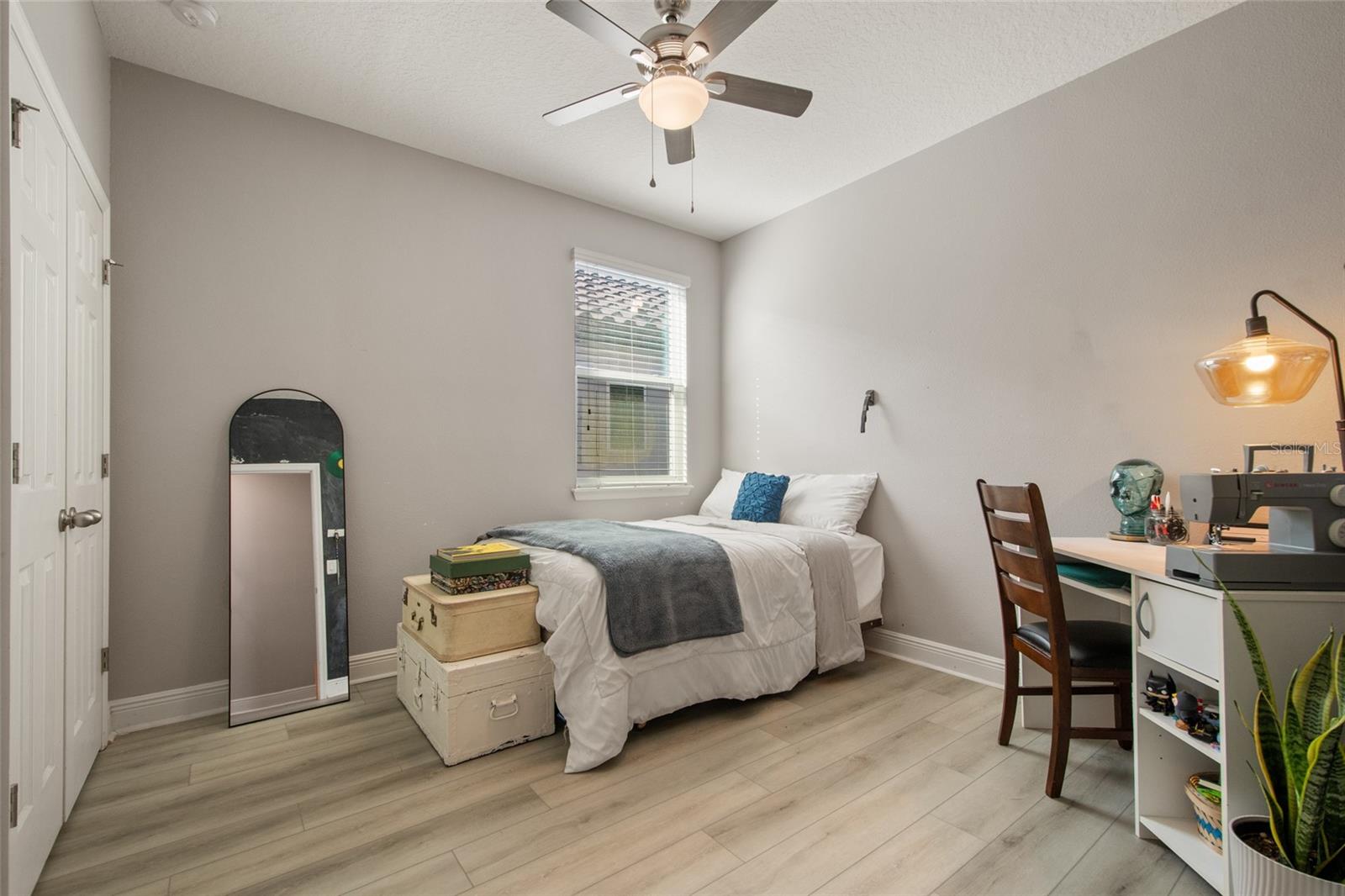 2241 WHITE FEATHER LOOP