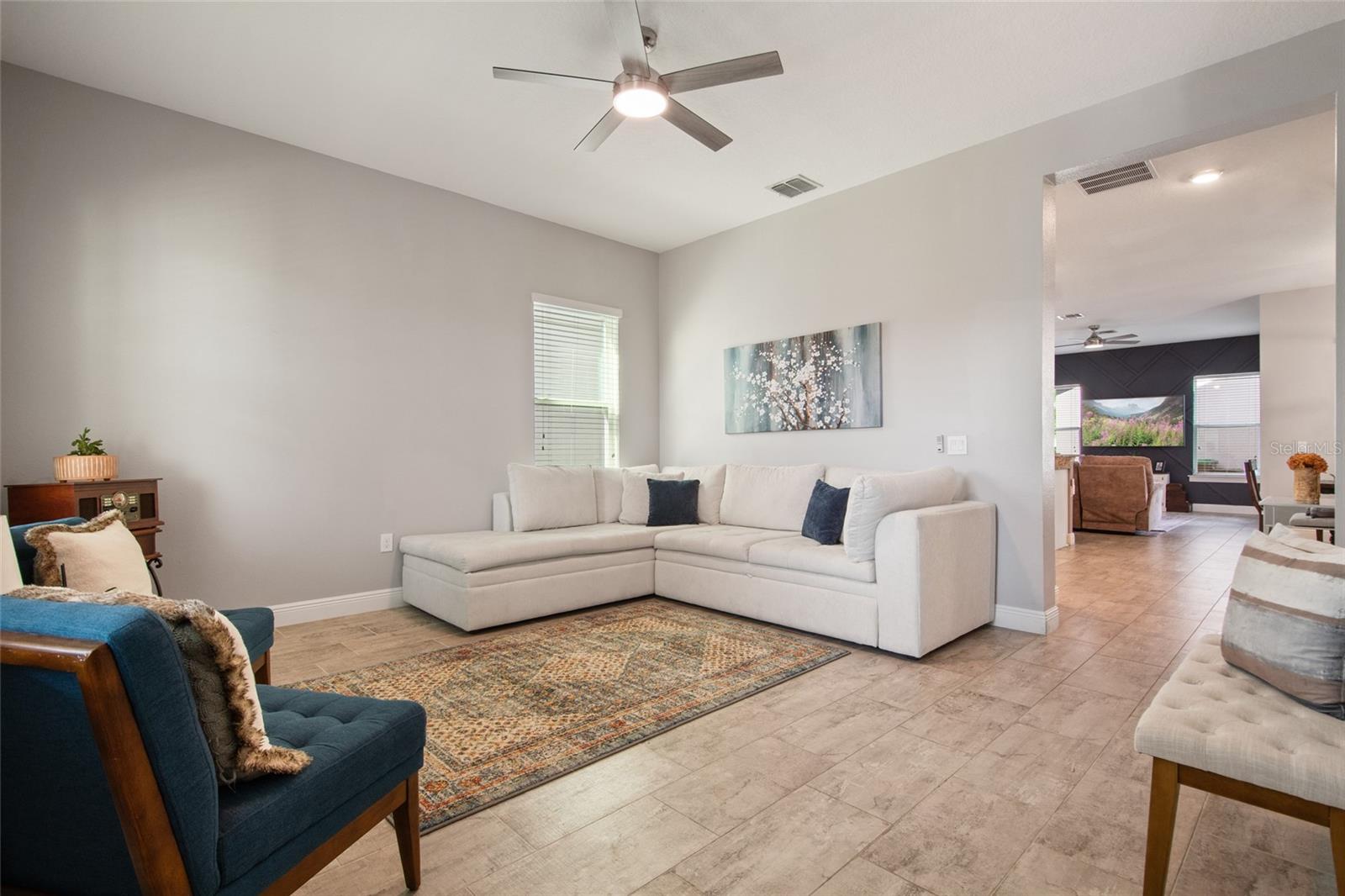 2241 WHITE FEATHER LOOP