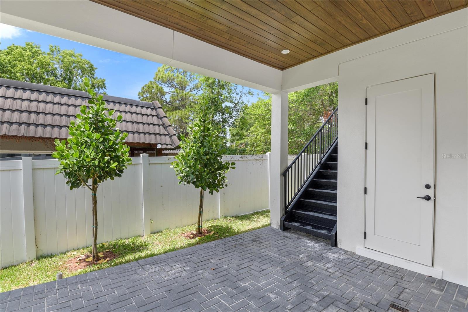 3222 HOLLIDAY AVE