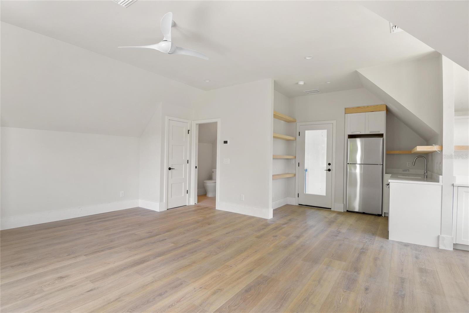 3222 HOLLIDAY AVE