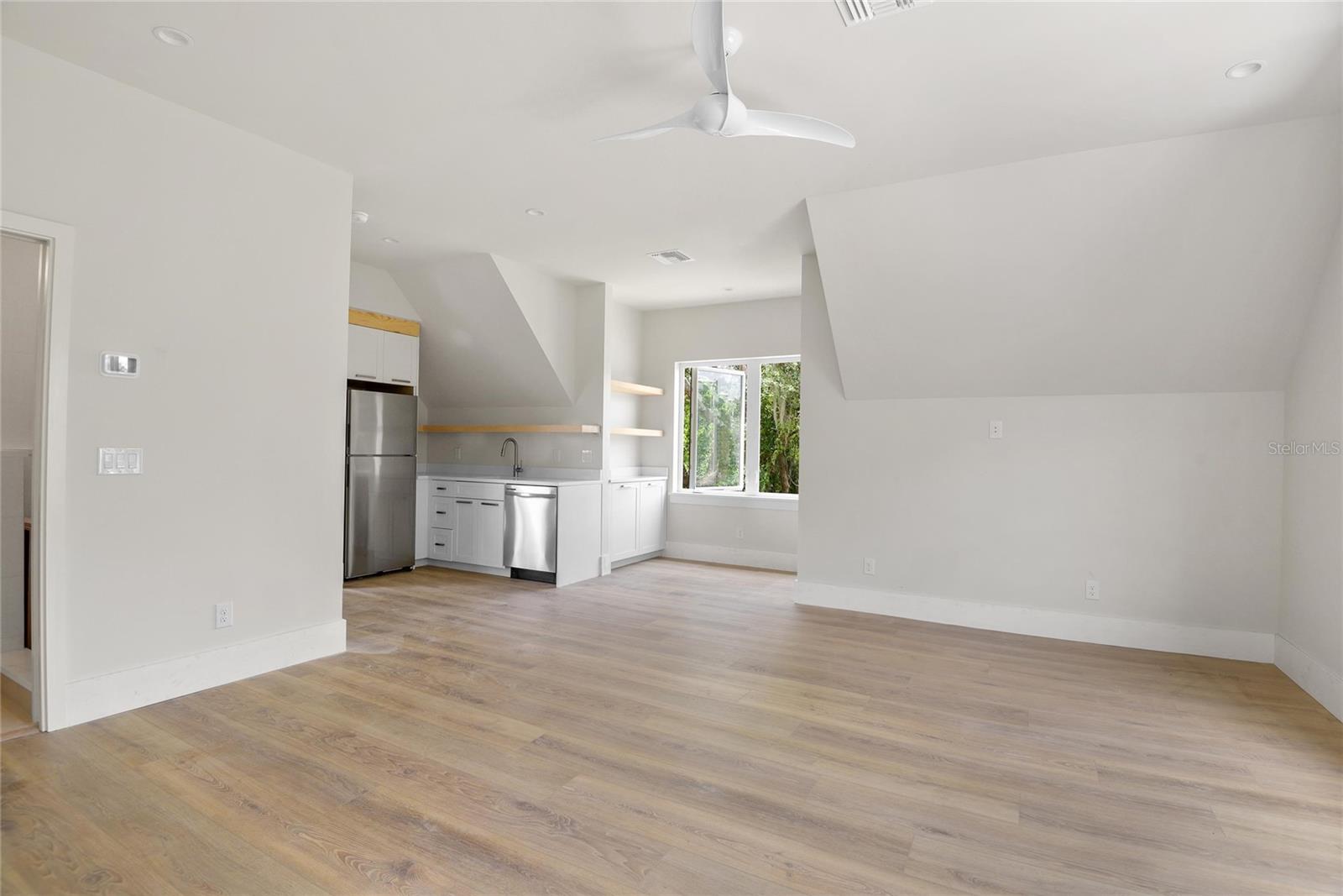 3222 HOLLIDAY AVE