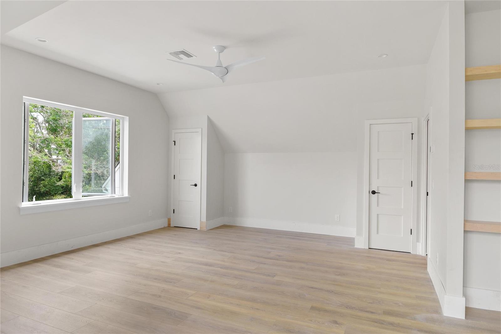 3222 HOLLIDAY AVE