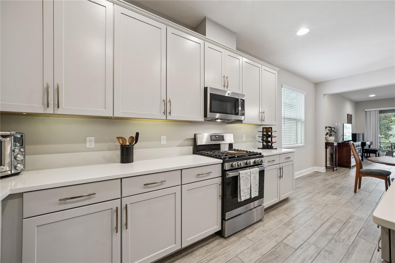 1143 HULL ISLAND DR