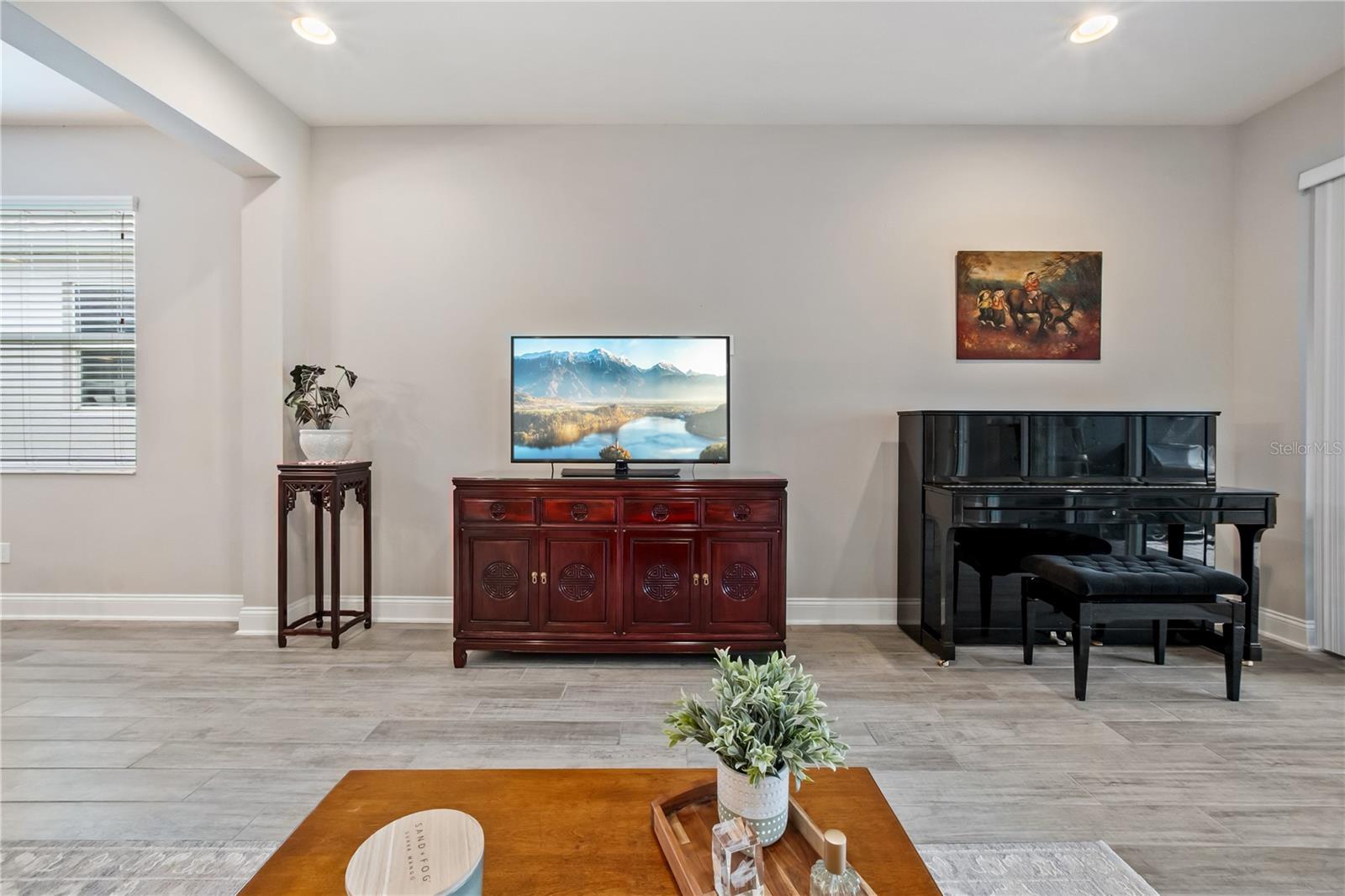 1143 HULL ISLAND DR