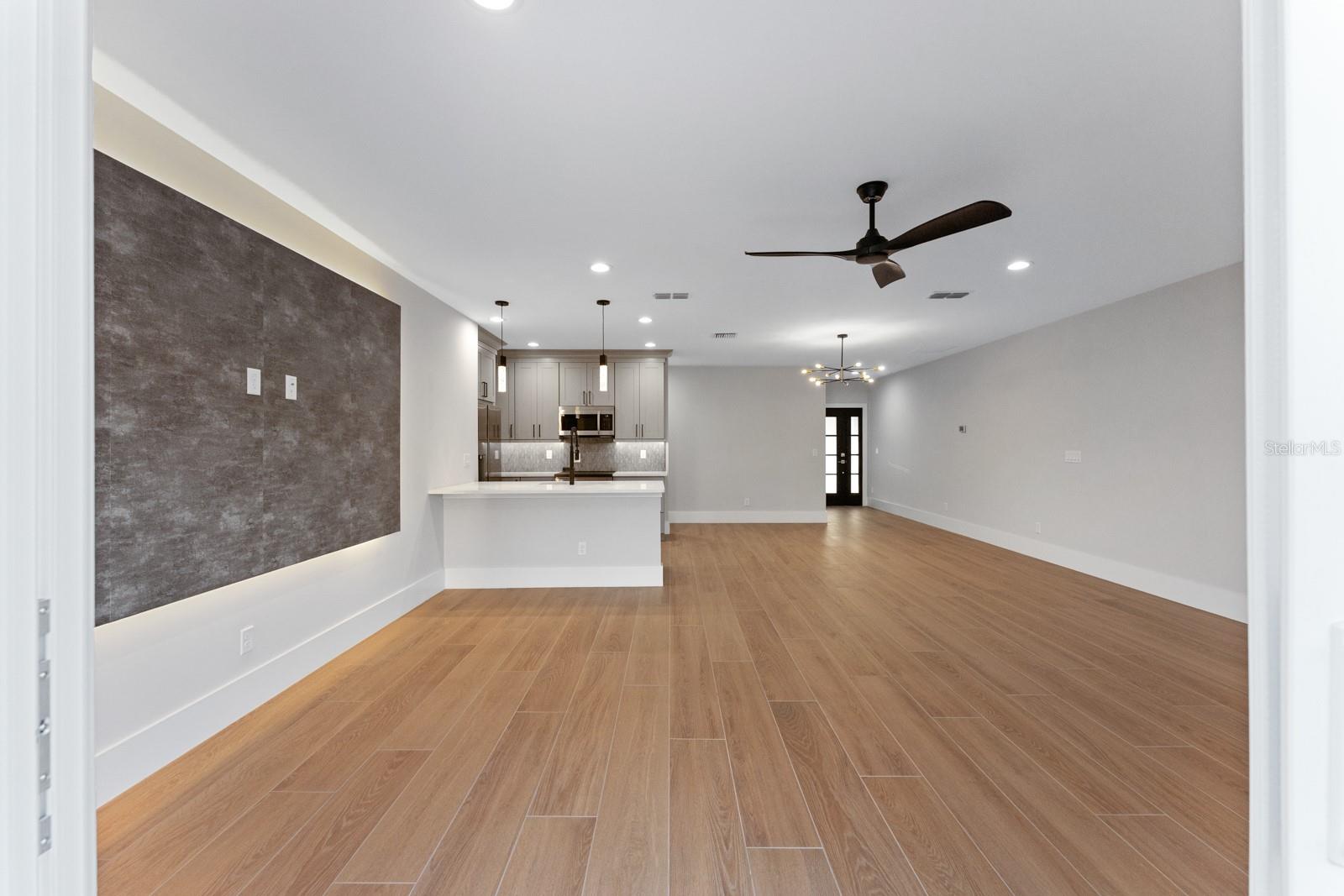 455 RIVERVIEW AVE