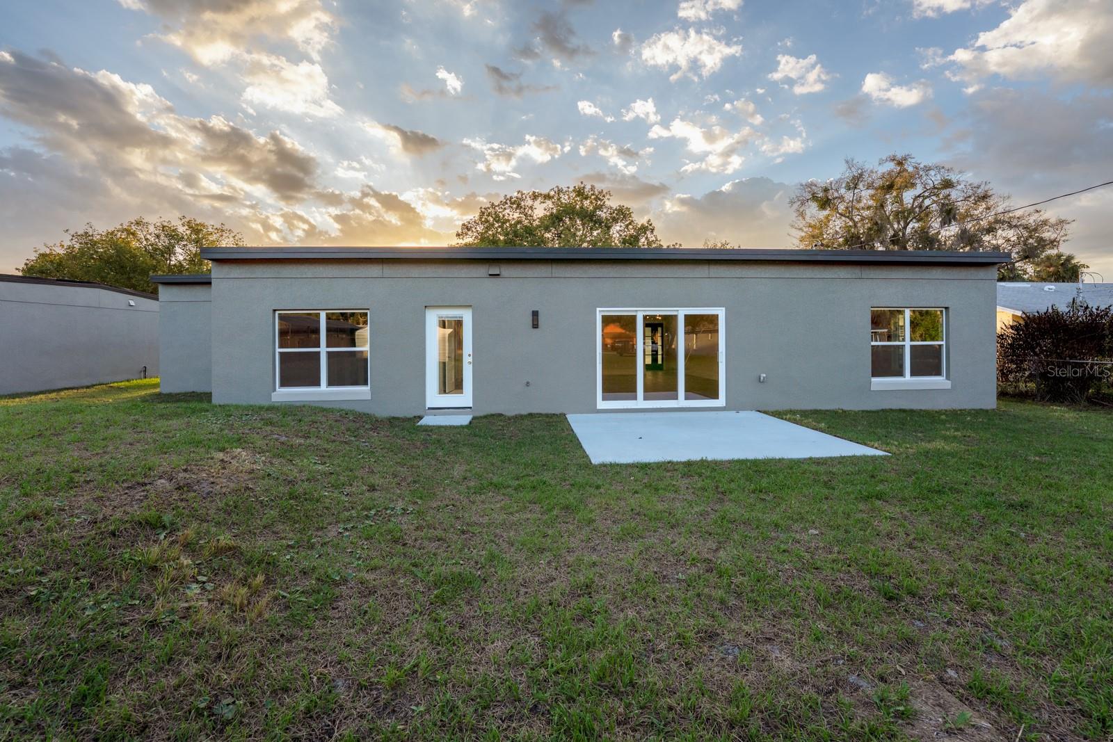 455 RIVERVIEW AVE