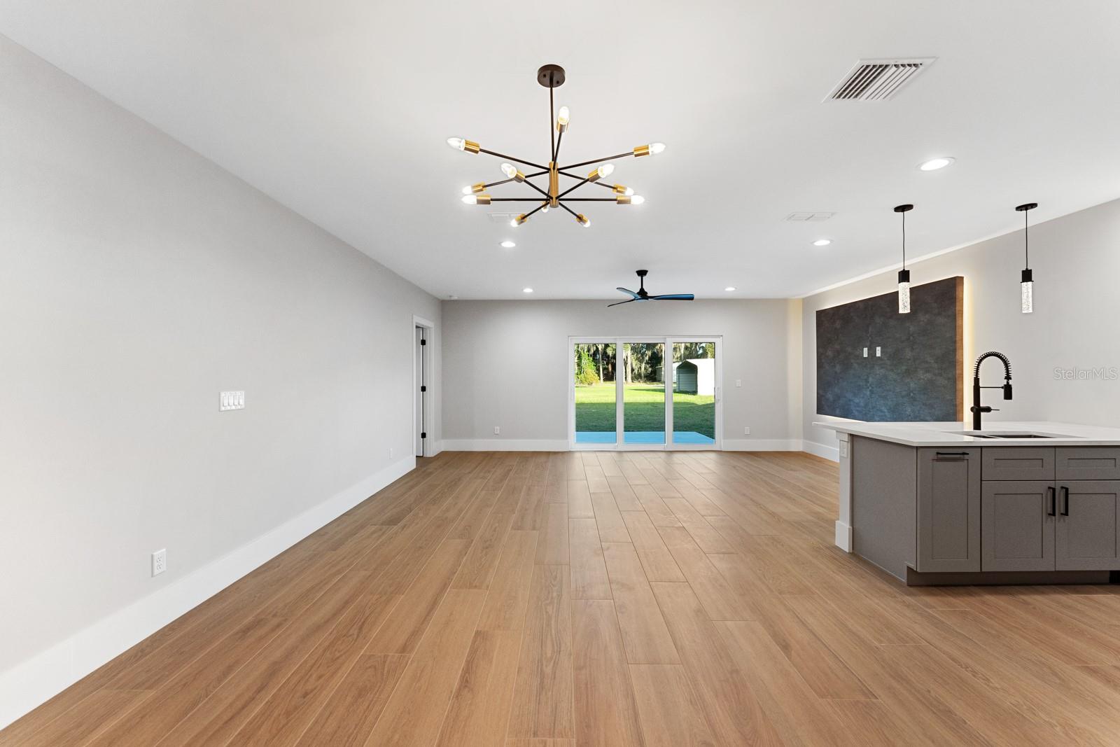 455 RIVERVIEW AVE