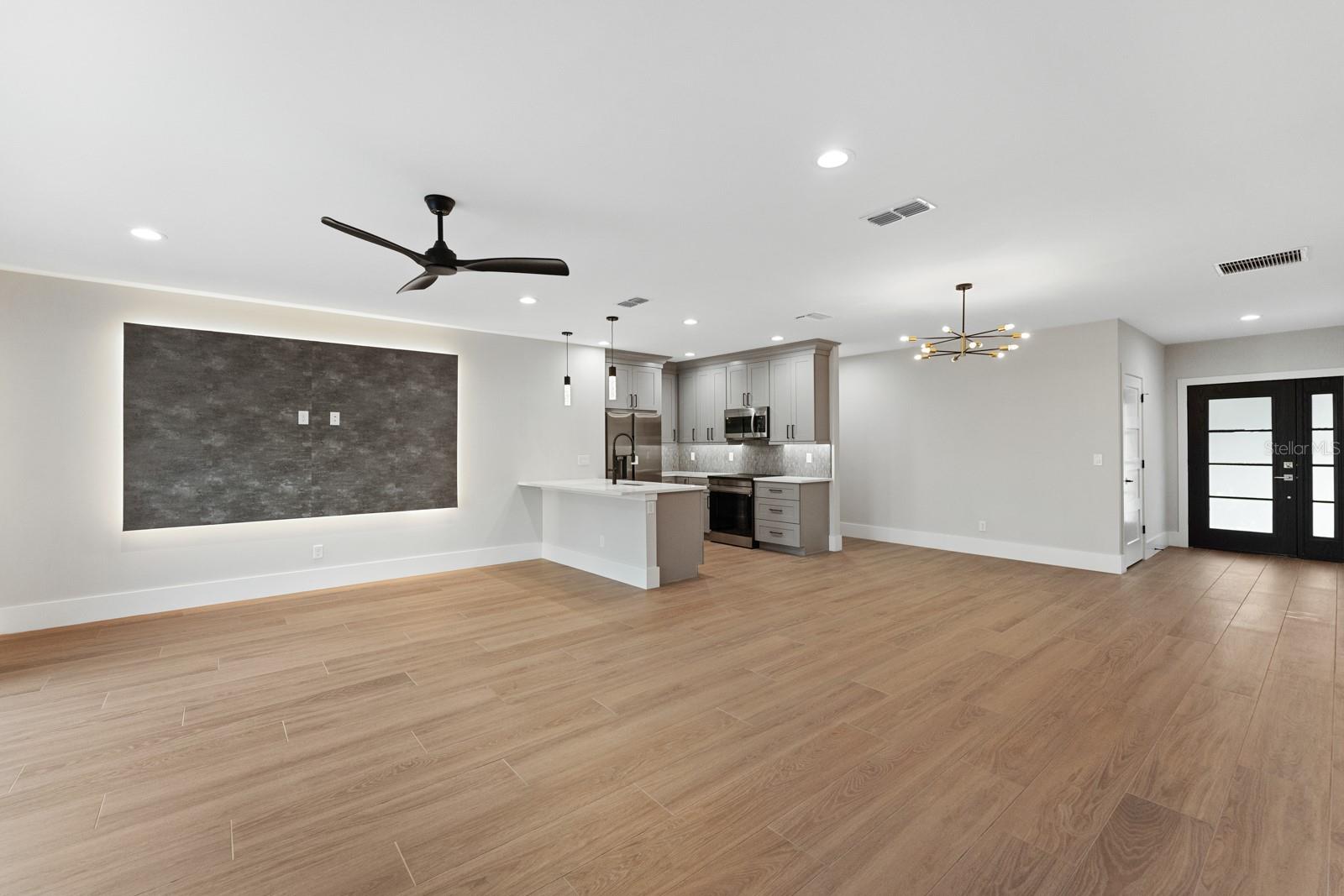 455 RIVERVIEW AVE