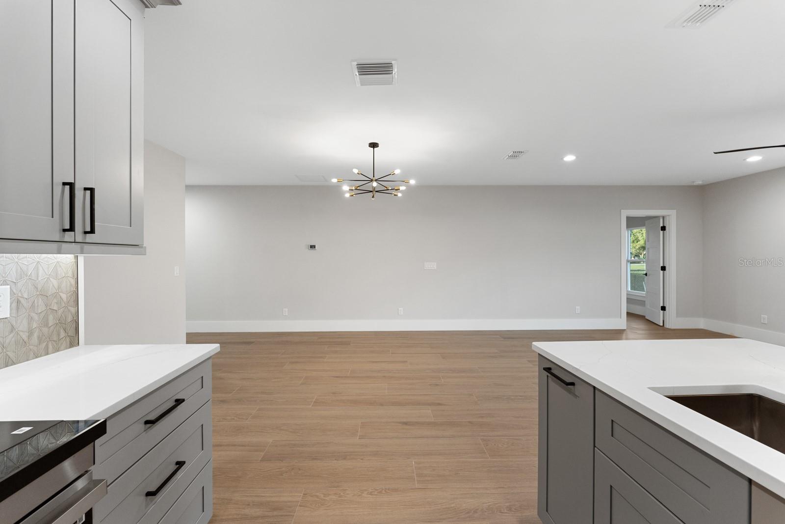 455 RIVERVIEW AVE