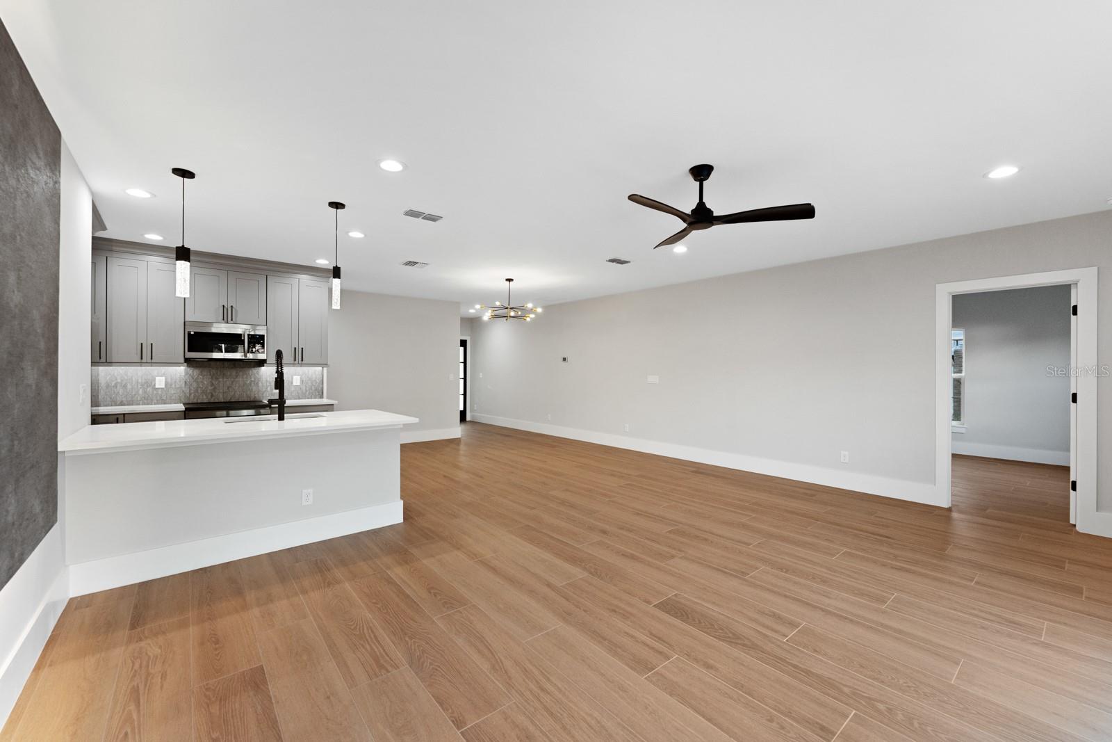 455 RIVERVIEW AVE
