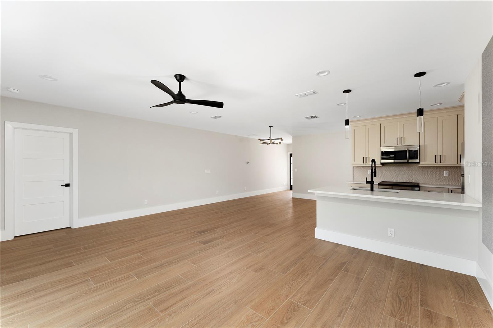 457 RIVERVIEW AVE
