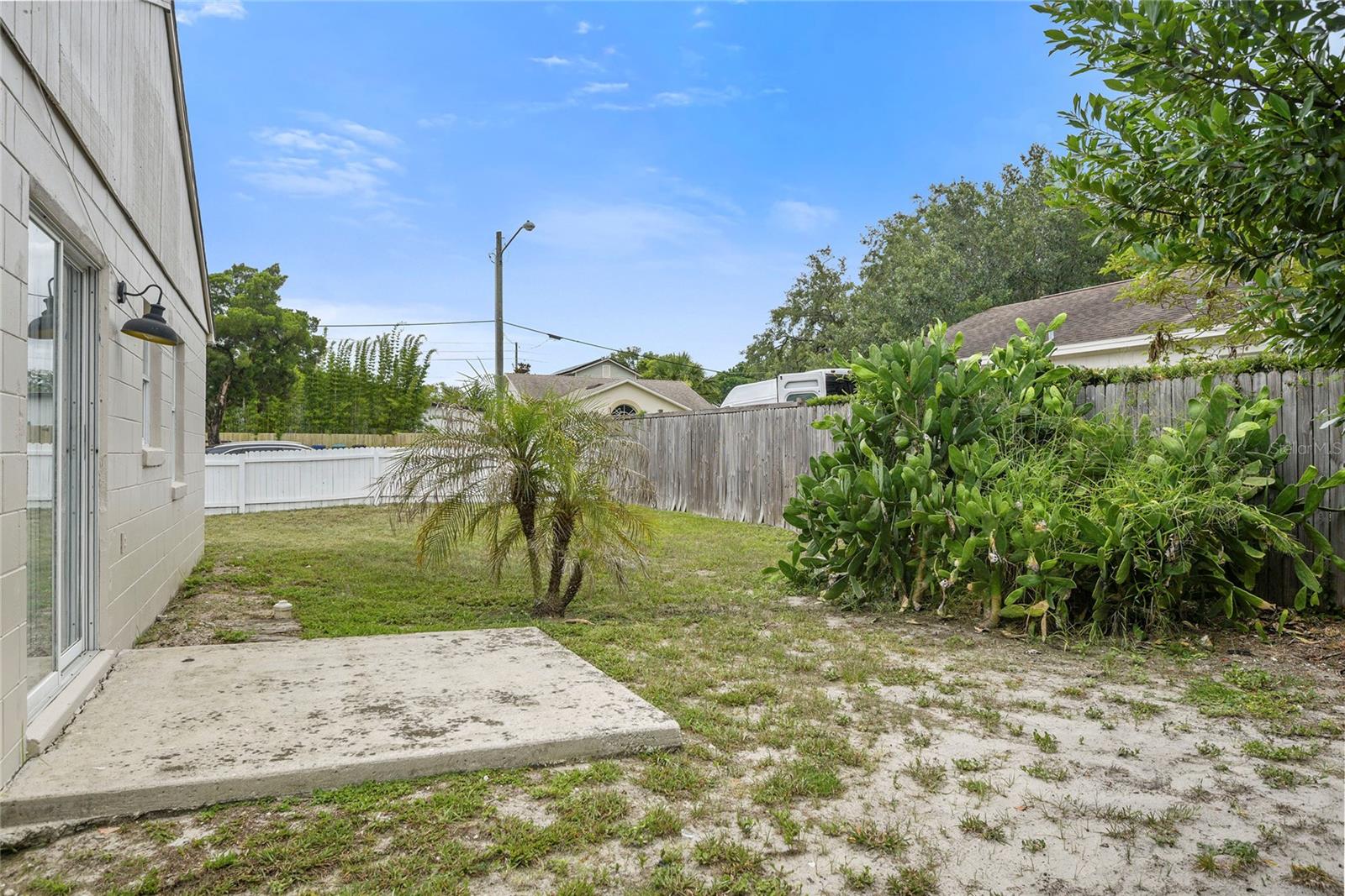 301 S CAPEN AVE