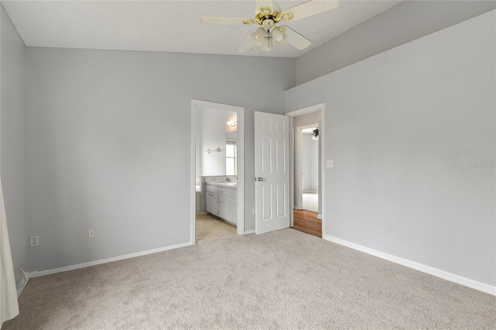 301 S CAPEN AVE
