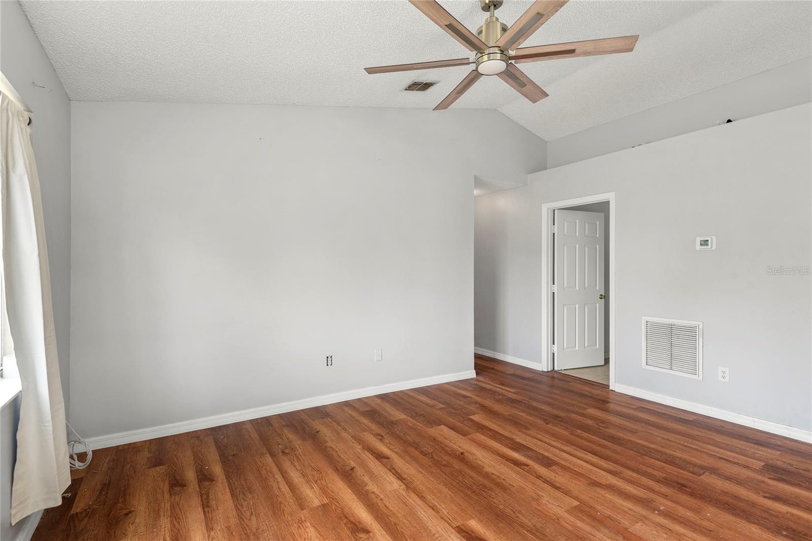 301 S CAPEN AVE