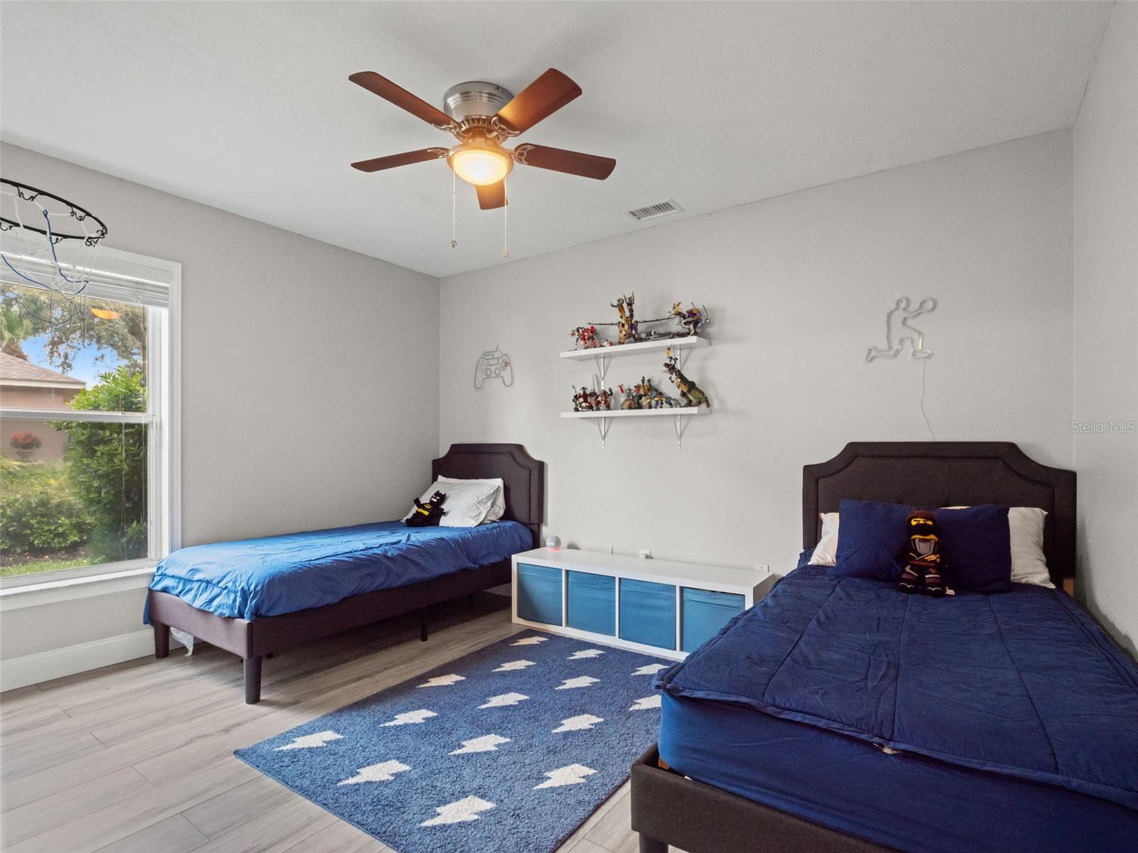 3552 WOODLEY PARK PL