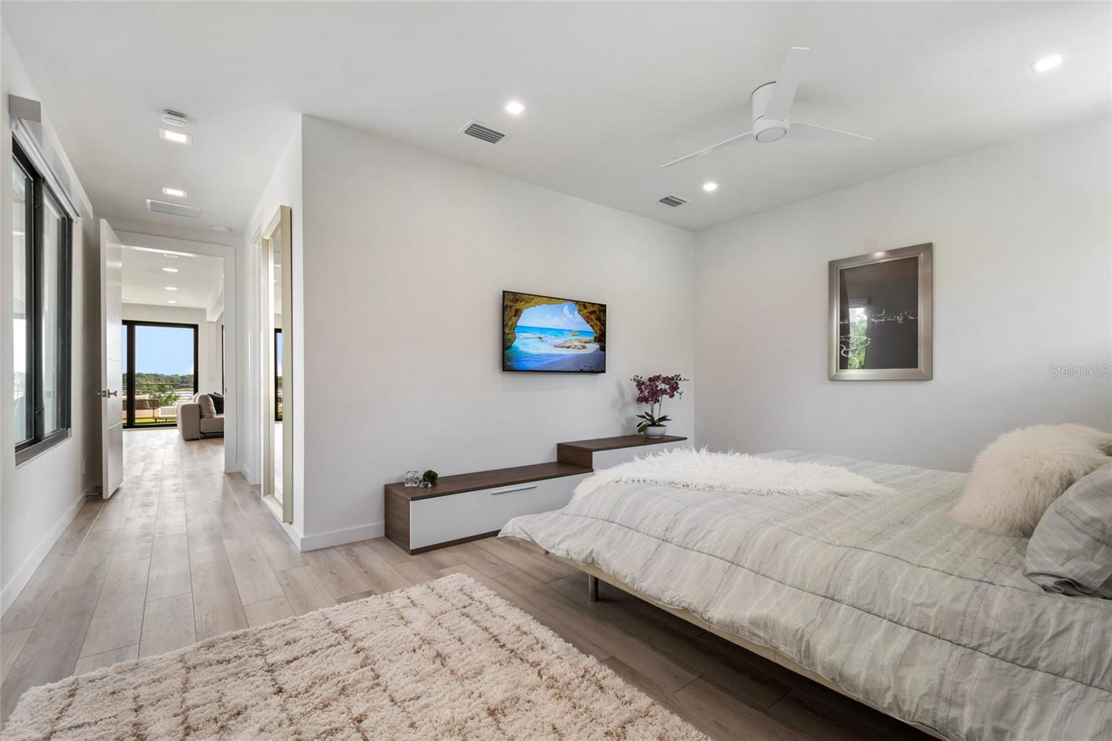 9061 RON DEN LN