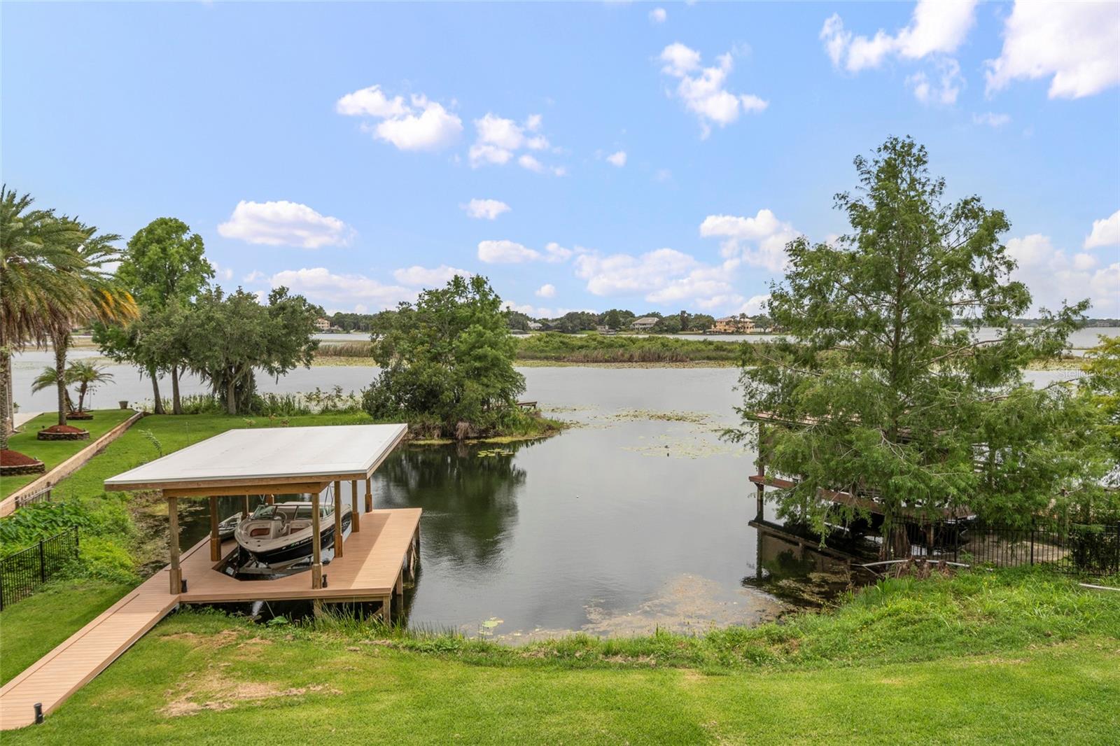 9061 RON DEN LN