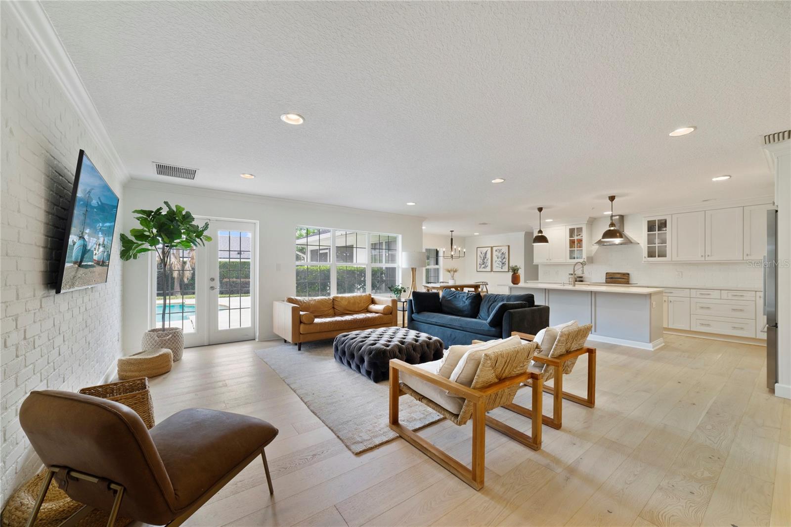 1615 KING ARTHUR CIR