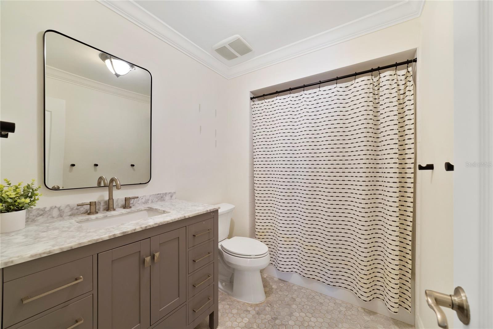 1615 KING ARTHUR CIR