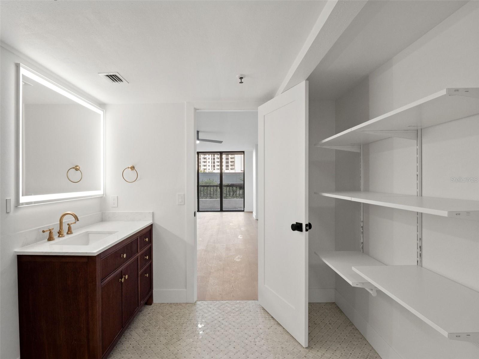 530 E CENTRAL BLVD #405