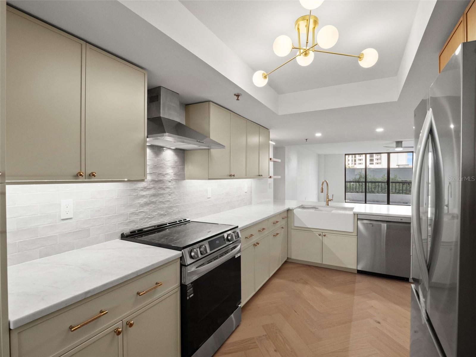 530 E CENTRAL BLVD #405