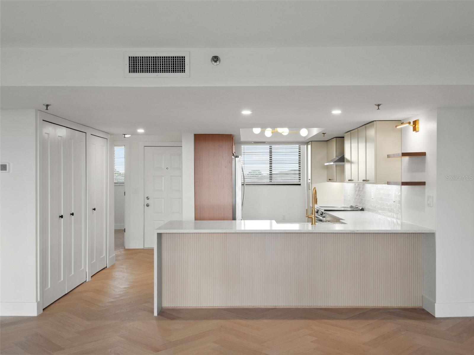 530 E CENTRAL BLVD #405