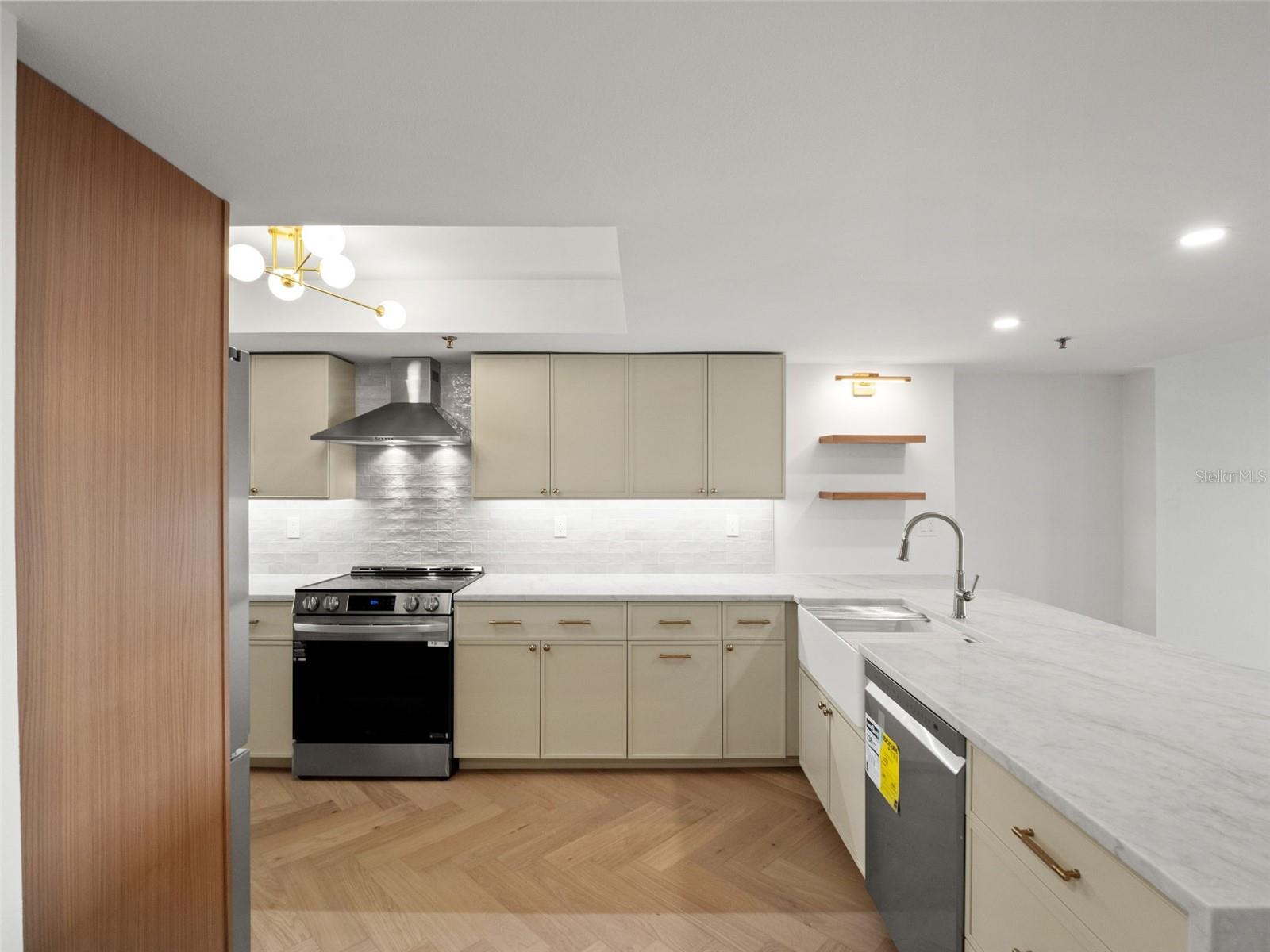 530 E CENTRAL BLVD #405