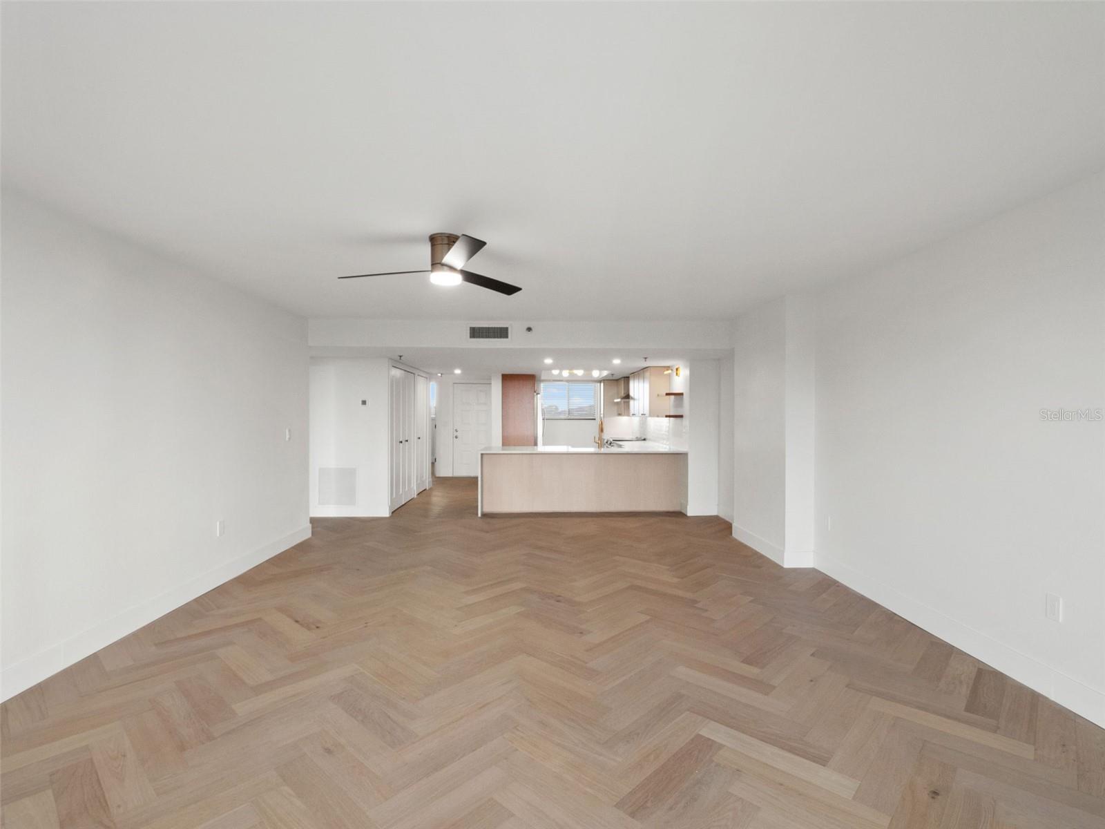 530 E CENTRAL BLVD #405
