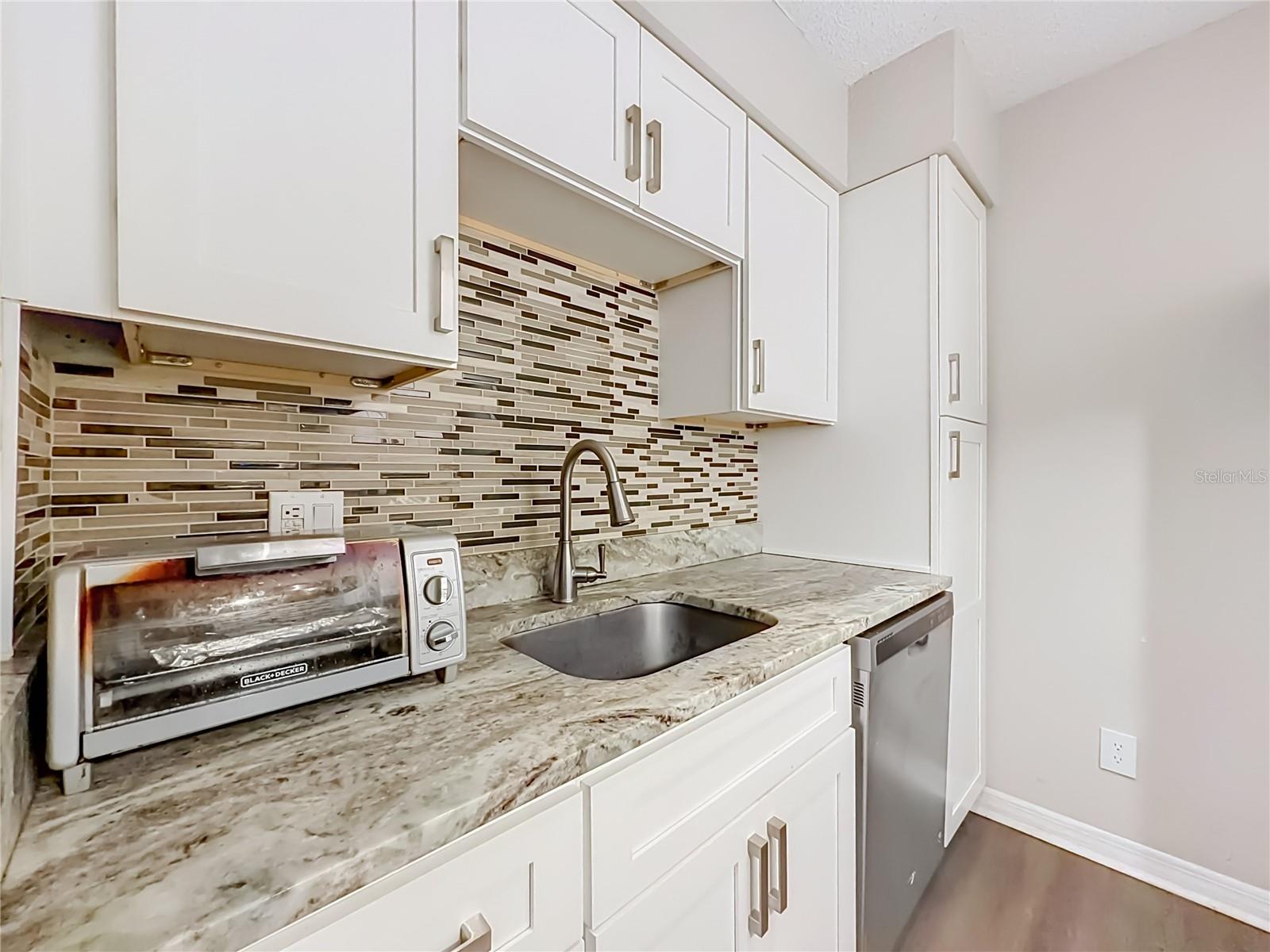 305 WYMORE RD #205