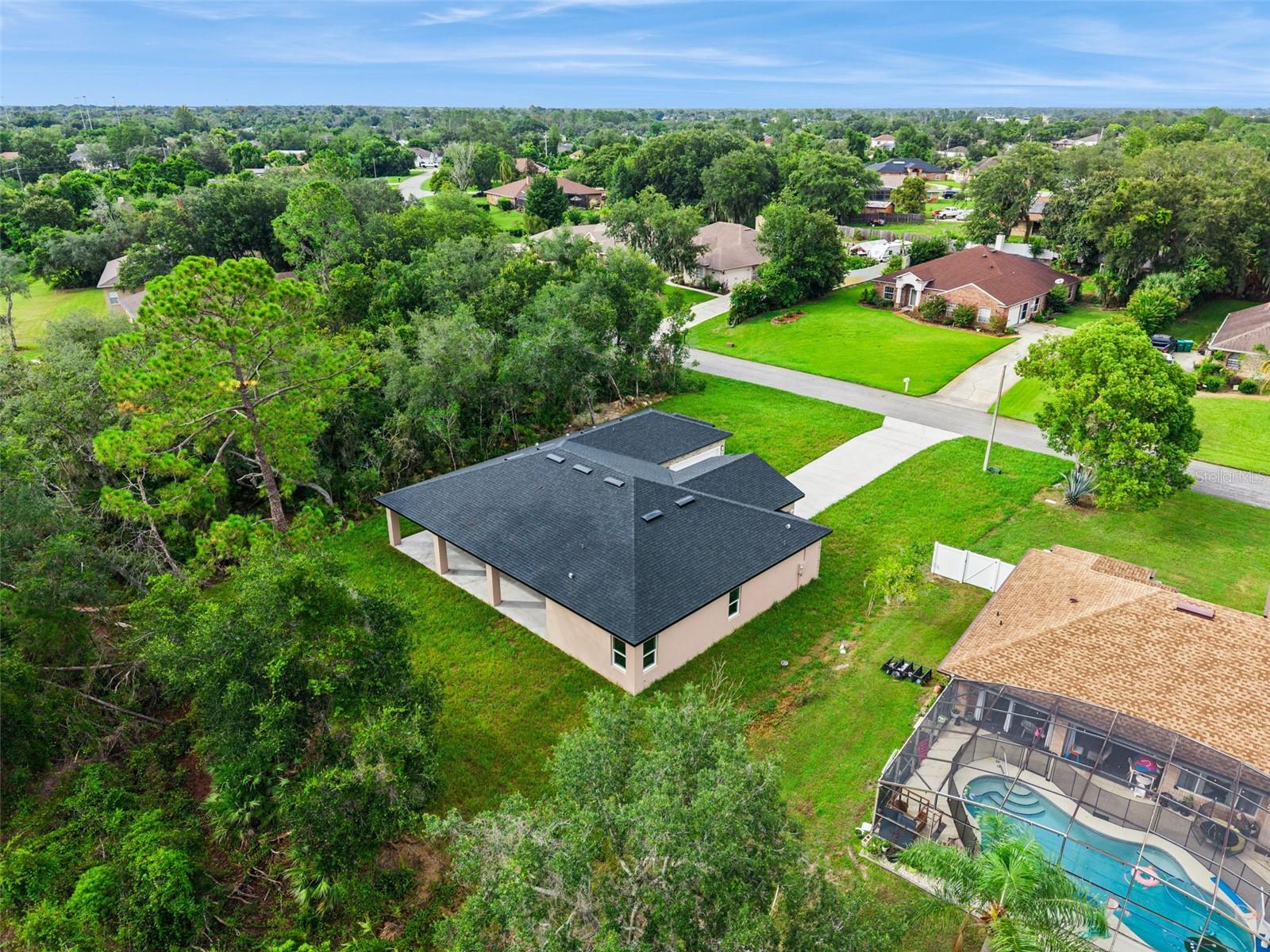 2043 WATERSEDGE DR