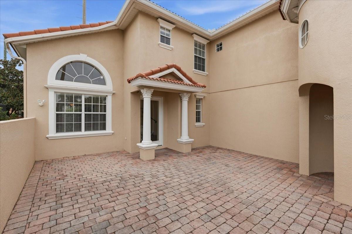 11854 VIA LUCERNA CIR