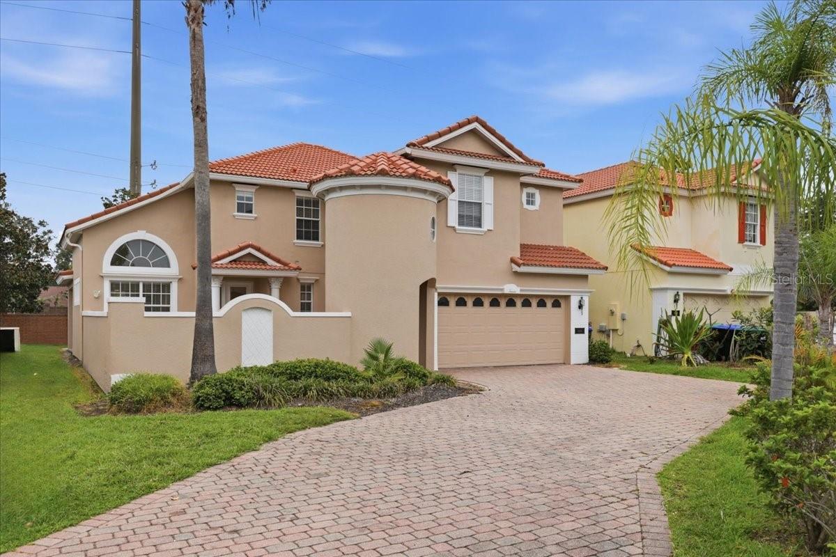 11854 VIA LUCERNA CIR