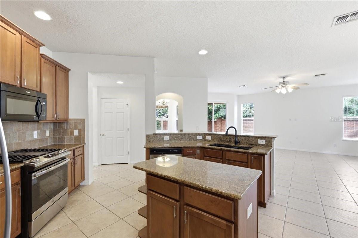 11854 VIA LUCERNA CIR