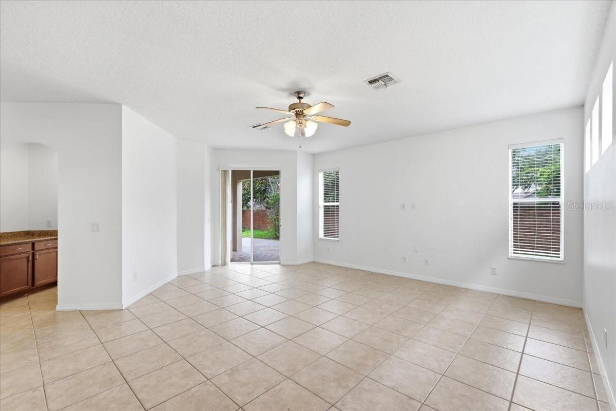 11854 VIA LUCERNA CIR