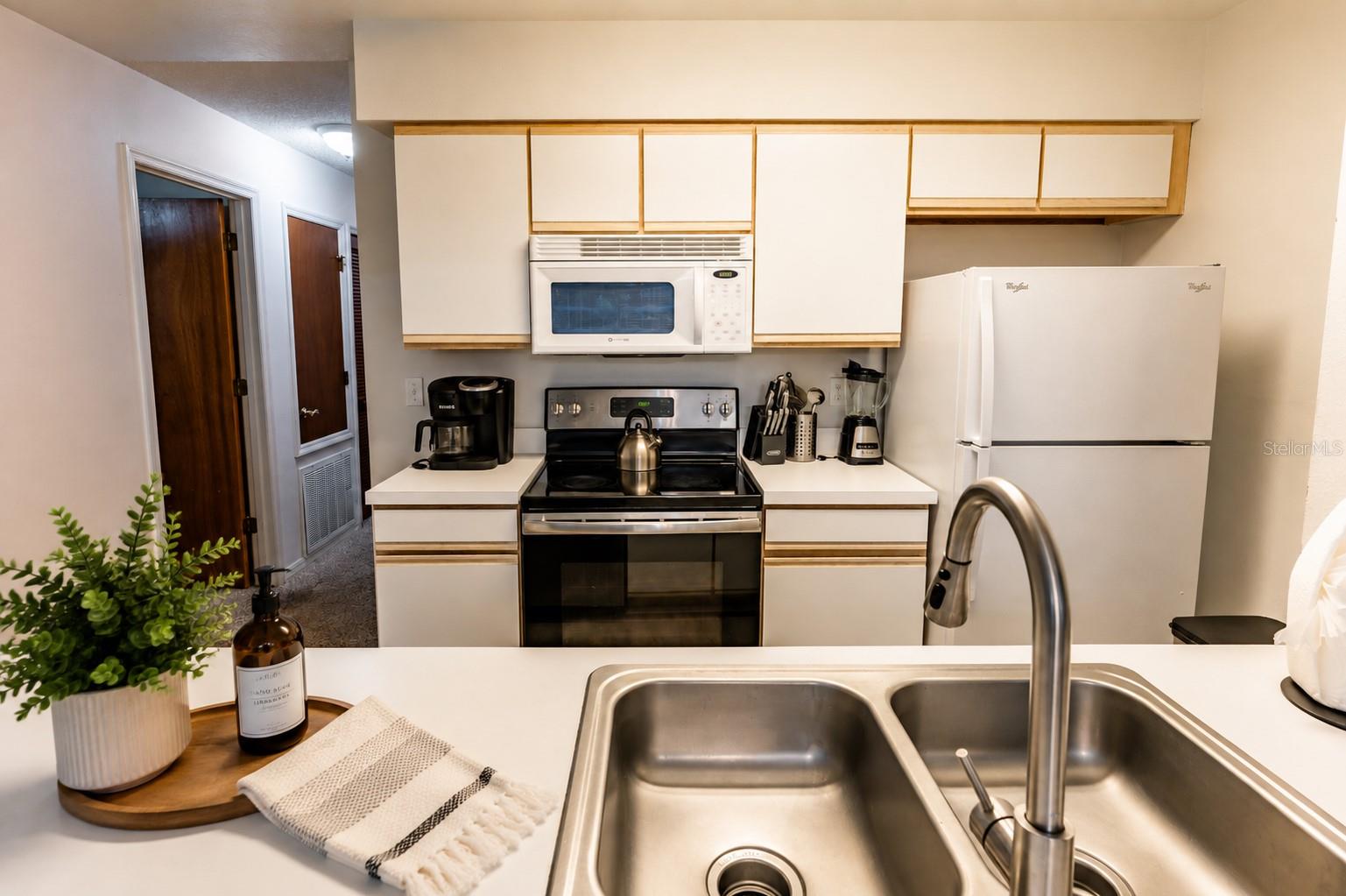 2440 SWEETWATER CLUB CIR #40