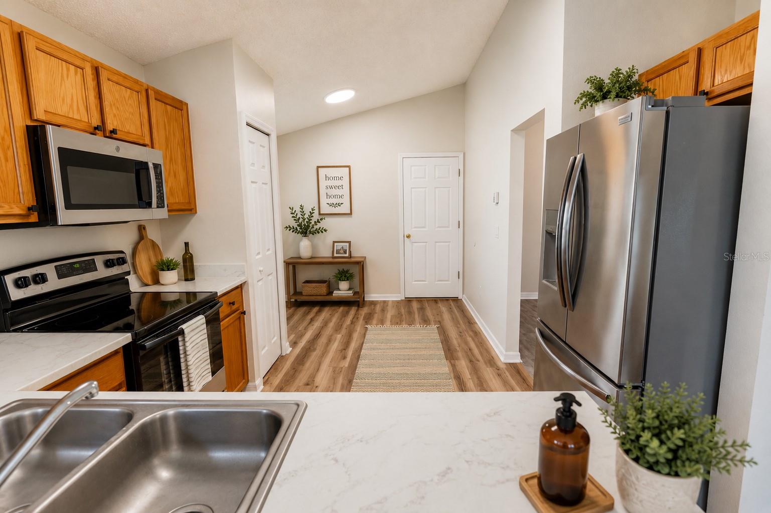4618 AGUILA PL