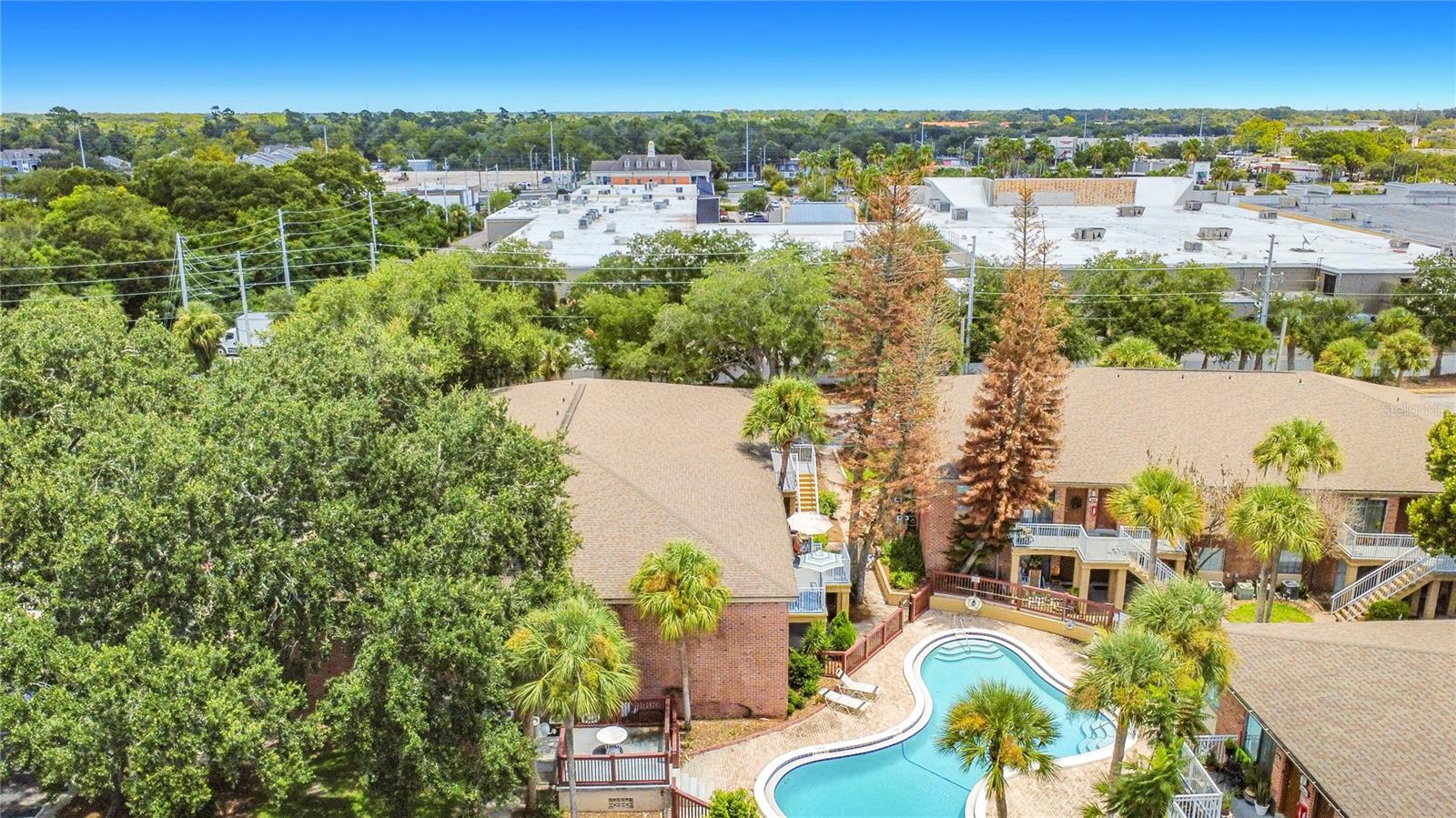 476 BANYON TREE CIR #104